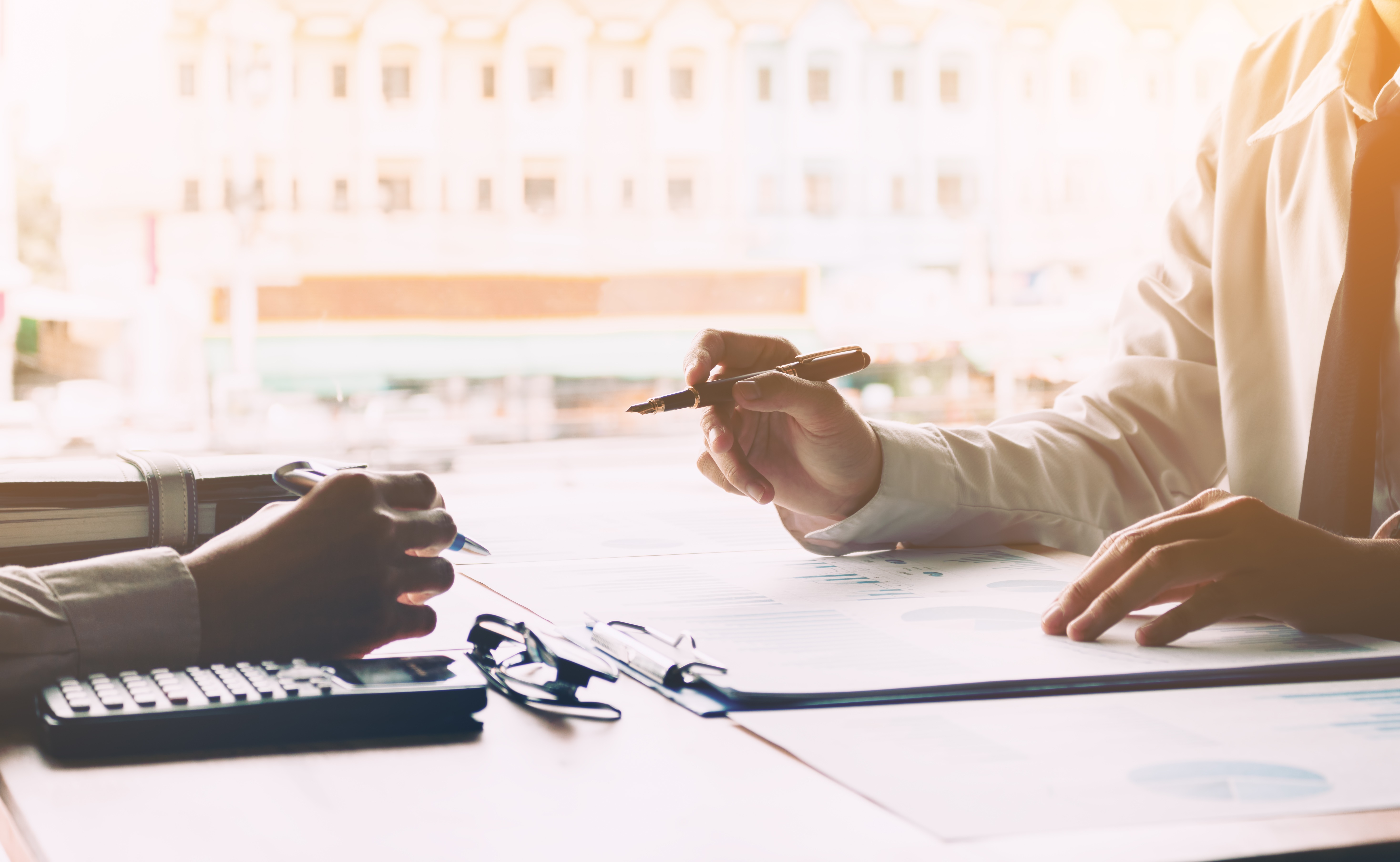 Systématiquement exigée par les banques, l'assurance emprunteur permet de protéger ce dernier ainsi que l'organisme prêteur 