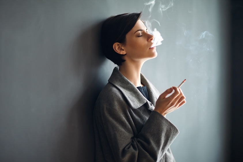 Les femmes ont 31% moins de chances de réussir à arrêter de fumer, en partie parce que la thérapie de substitution nicotinique est plus efficace chez les fumeurs de sexe masculin.