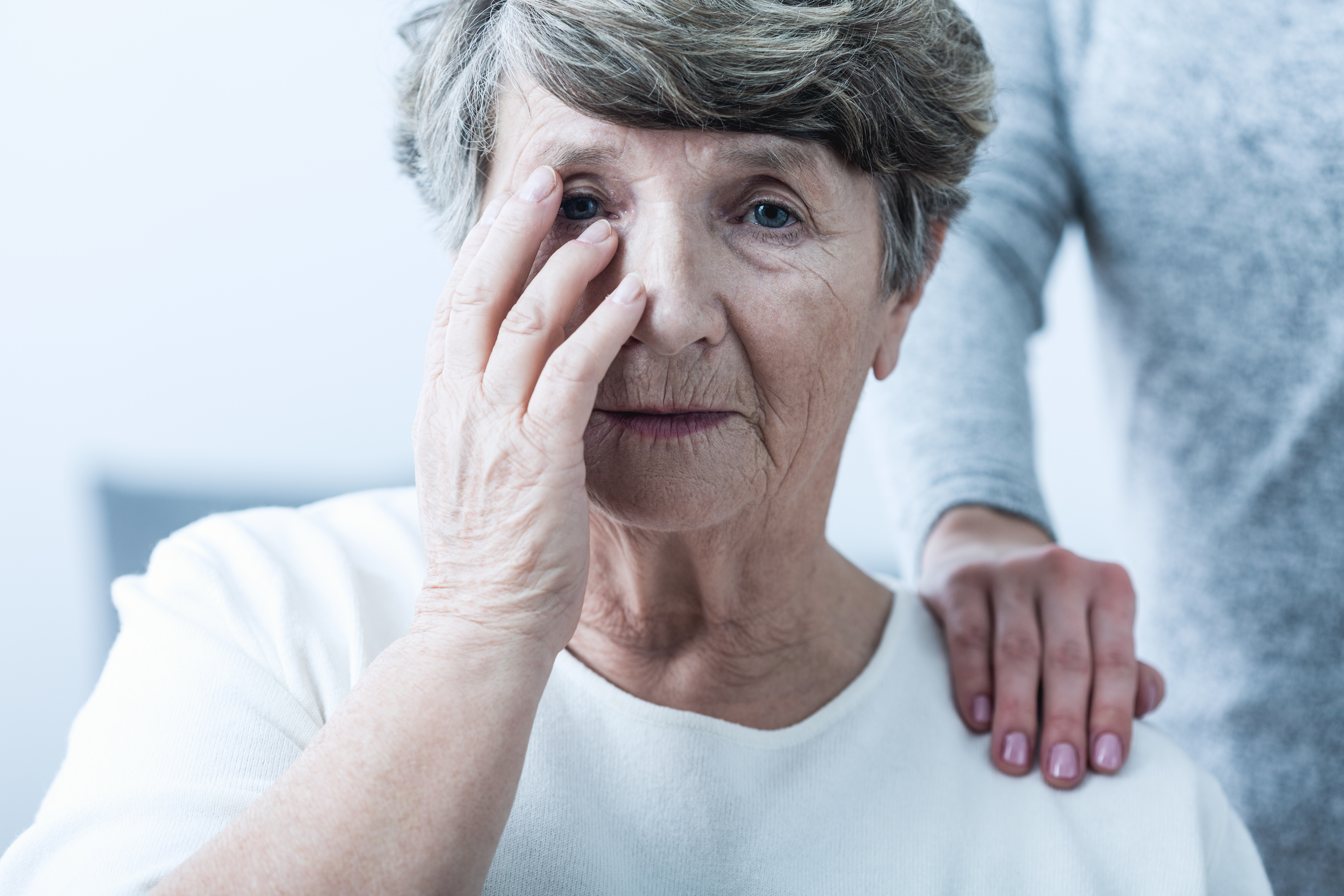 Cette étude rappelle que la démence et la dépression sont 2 maladies neurologiques différentes. Les antidépresseurs courants ne devraient plus être utilisés pour traiter les personnes atteintes de démence (Visuel Adobe Stock 107151034)