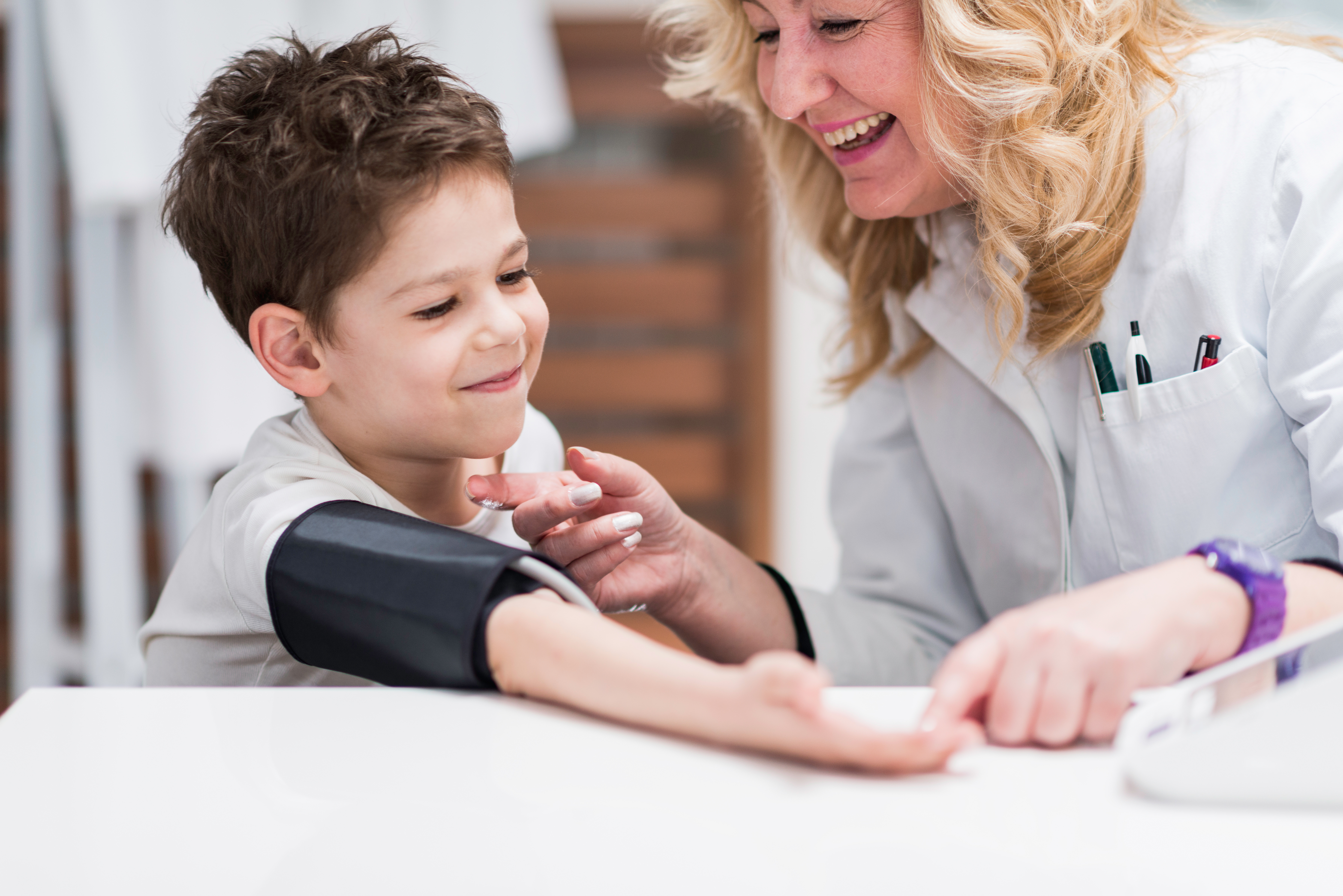 Les enfants en surpoids à 4 ans, ont un risque d'hypertension artérielle à 6 ans, ce qui augmente leur risque de crise cardiaque et d'AVC plus tard dans la vie