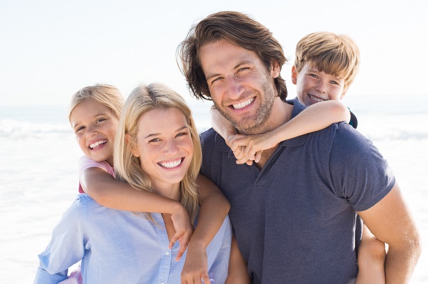 Cette constatation que les femmes favorisent les filles et les hommes privilégient leurs fils et cela quel que soit le statut socio-économique du foyer pourrait contribuer à expliquer l'inégalité croissante des revenus et de la mobilité sociale selon les sexes. 