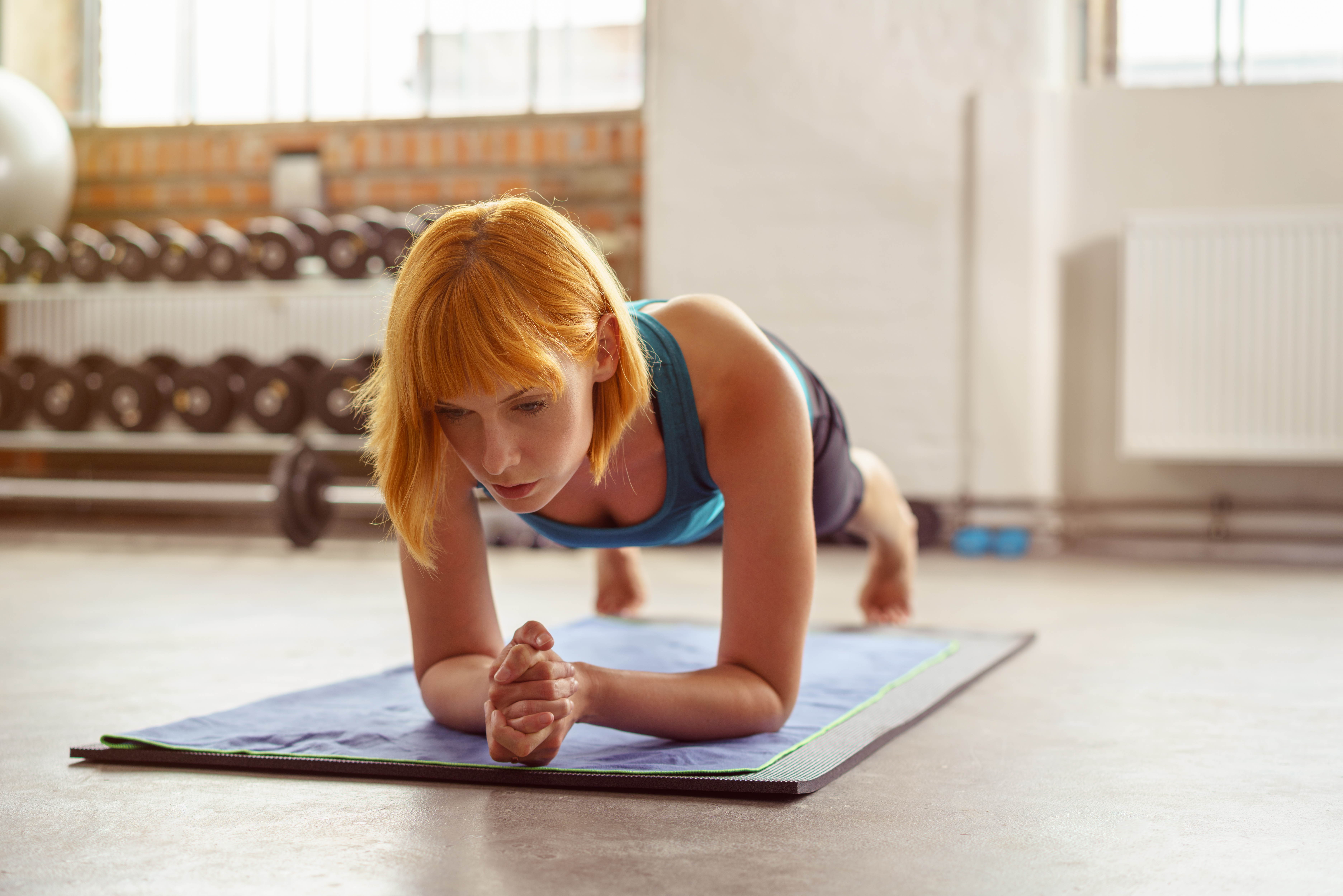 Quelle est l’association de différentes combinaisons d'activités aérobiques et de renforcement musculaire avec la mortalité prématurée ?  (Visuel Adobe Stock 114039218)