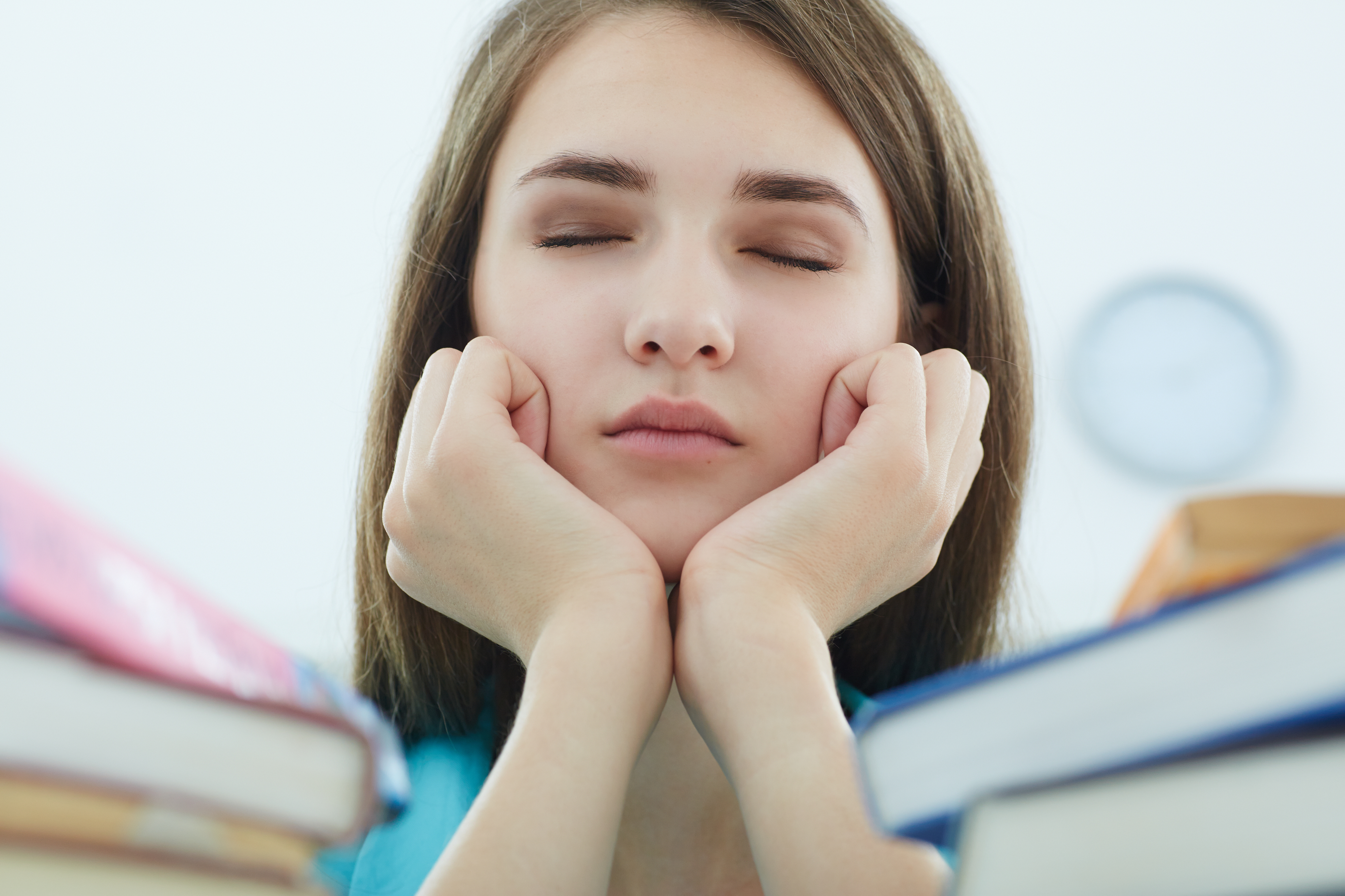 Cette analyse confirme de précédentes études sur le lourd tribut en santé mentale, payé et à payer par les jeunes (Adobe Stock 118920478)