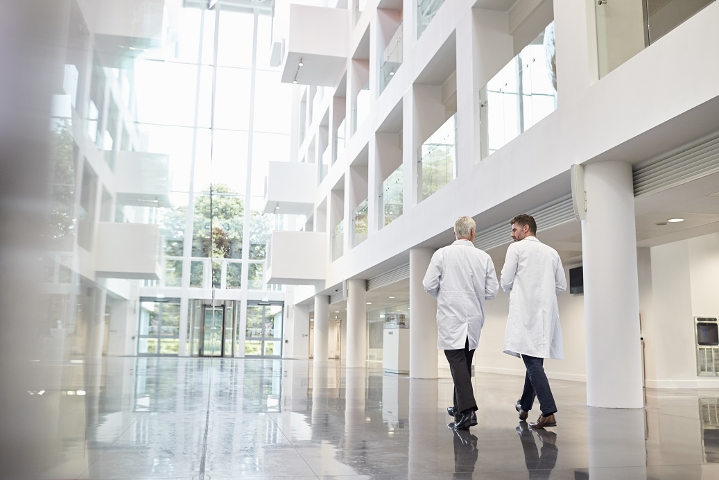 Si les médecins ne se valorisent pas entre eux et ne se font pas confiance, la sécurité et la qualité des soins prodigués aux patients risque d'être compromise Si les médecins ne se valorisent pas entre eux et ne se font pas confiance, la sécurité et la qualité des soins prodigués aux patients risque d'être compromise