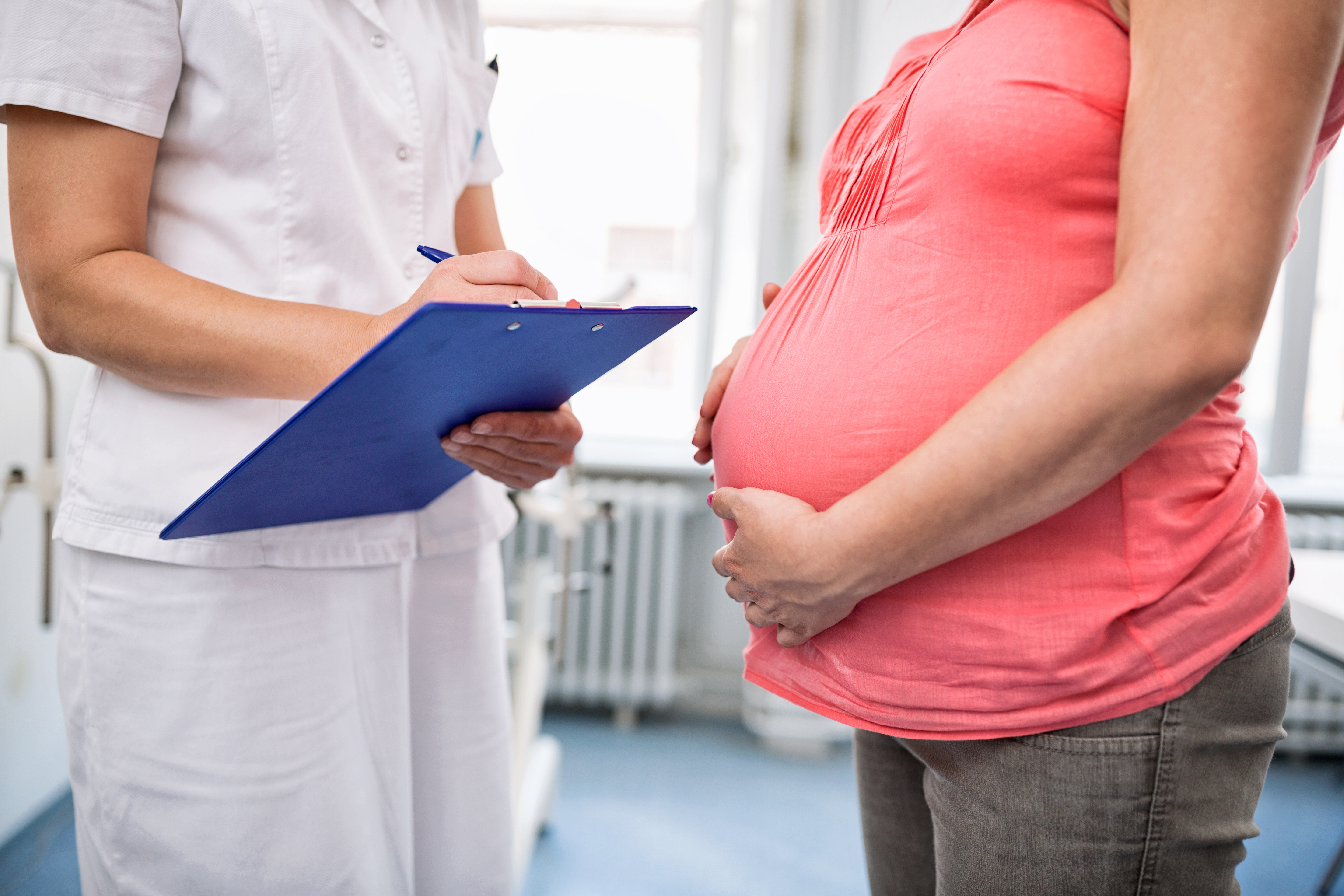 Si de nombreuses études ont déjà démontré les effets de l’obésité maternelle durant la grossesse sur la santé métabolique de l’enfant à naître, on connait moins les conséquences sur le métabolisme du foie et des muscles squelettiques de la progéniture (Visuel Adobe Stock 122059781)