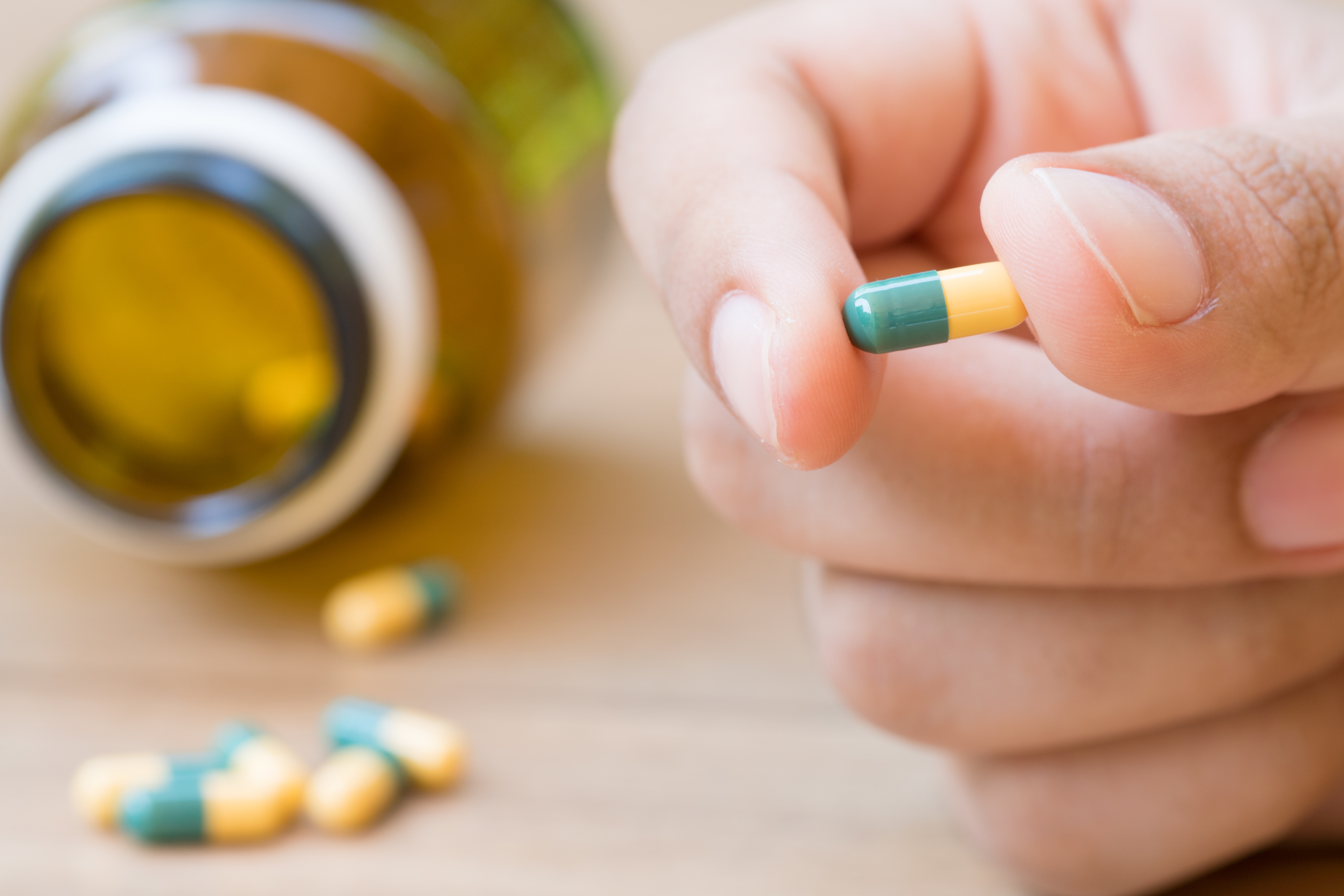 Un nombre croissant de preuves suggère que les opioïdes sont impliqués dans de nombreuses interactions médicamenteuses ignorées la plupart du temps en pratique clinique. Un nombre croissant de preuves suggère que les opioïdes sont impliqués dans de nombreuses interactions médicamenteuses ignorées la plupart du temps en pratique clinique.