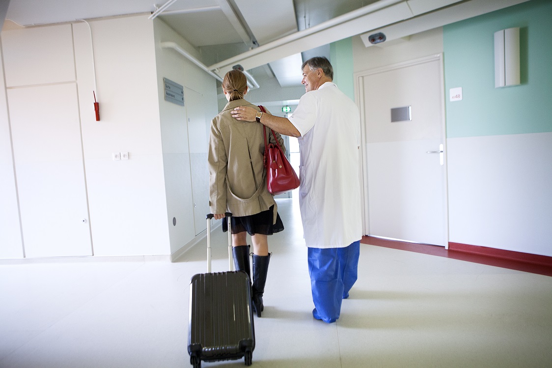 Environ 5 à 10% des patients hospitalisés sont porteurs de Staphylococcus aureus résistant à la méthicilline (SARM). Environ 5 à 10% des patients hospitalisés sont porteurs de Staphylococcus aureus résistant à la méthicilline (SARM).