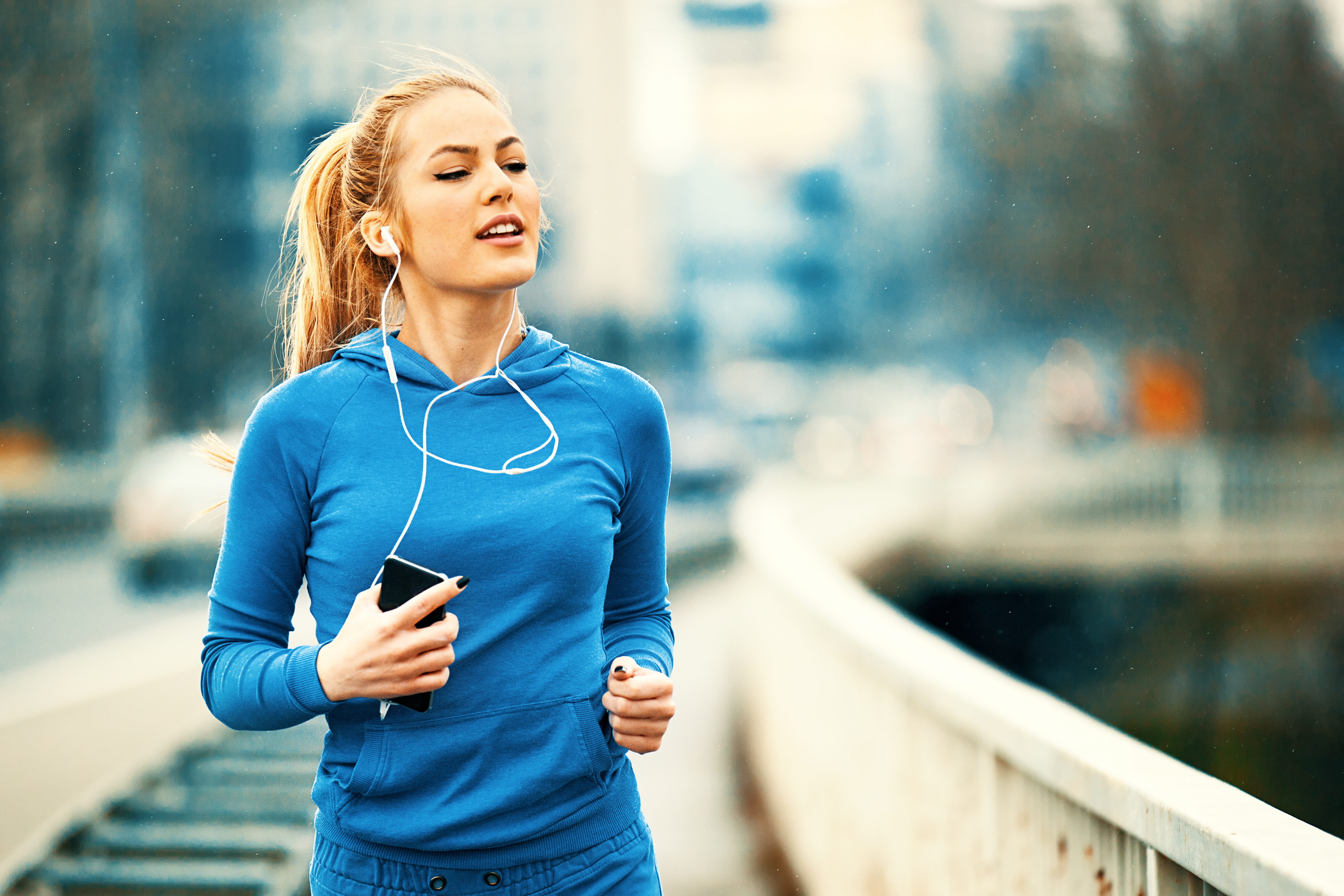 Comment différentes molécules de signalisation favorables à la santé sont produites par le corps de manière spécifique après l’exercice, en fonction de l'heure de la journée (Adobe Stock 159432541) Comment différentes molécules de signalisation favorables à la santé sont produites par le corps de manière spécifique après l’exercice, en fonction de l'heure de la journée (Adobe Stock 159432541)
