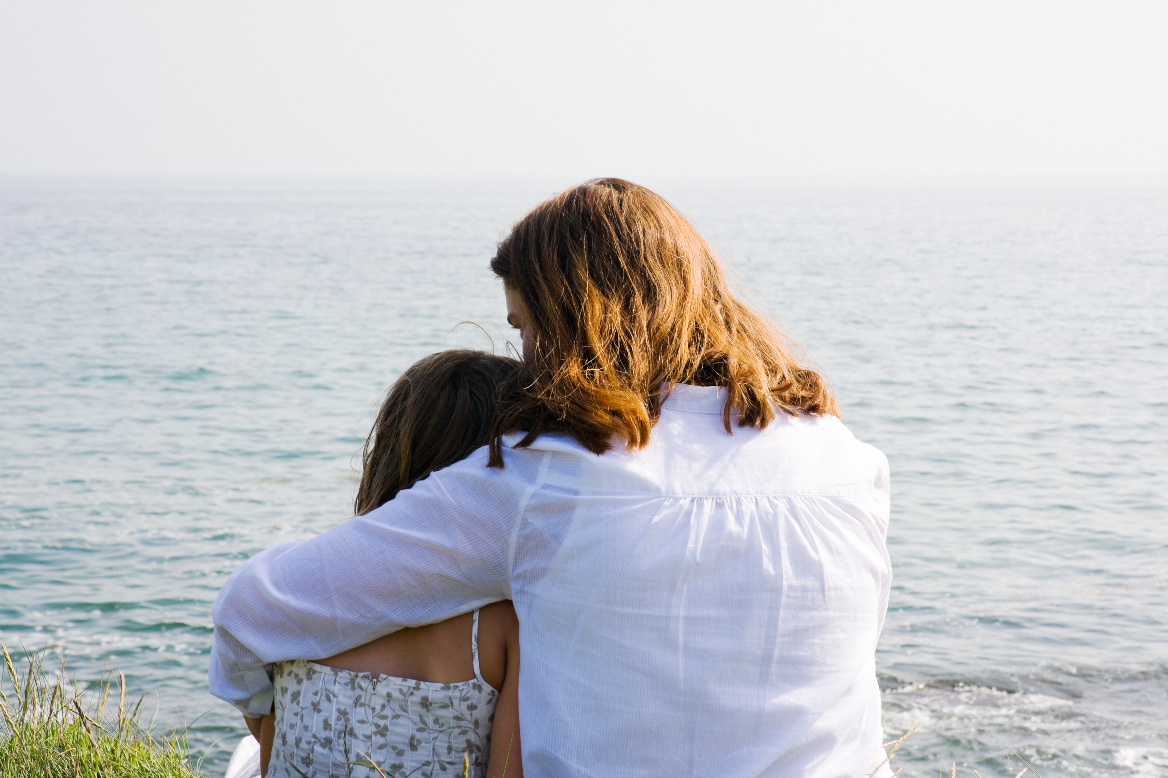 Ces estimations appellent à mettre en œuvre, de toute urgence, des programmes de soutien aux enfants touchés par le décès de parents dont des aides économiques, aux foyers monoparentaux et à l'éducation (Visuel Adobe Stock 17000446)