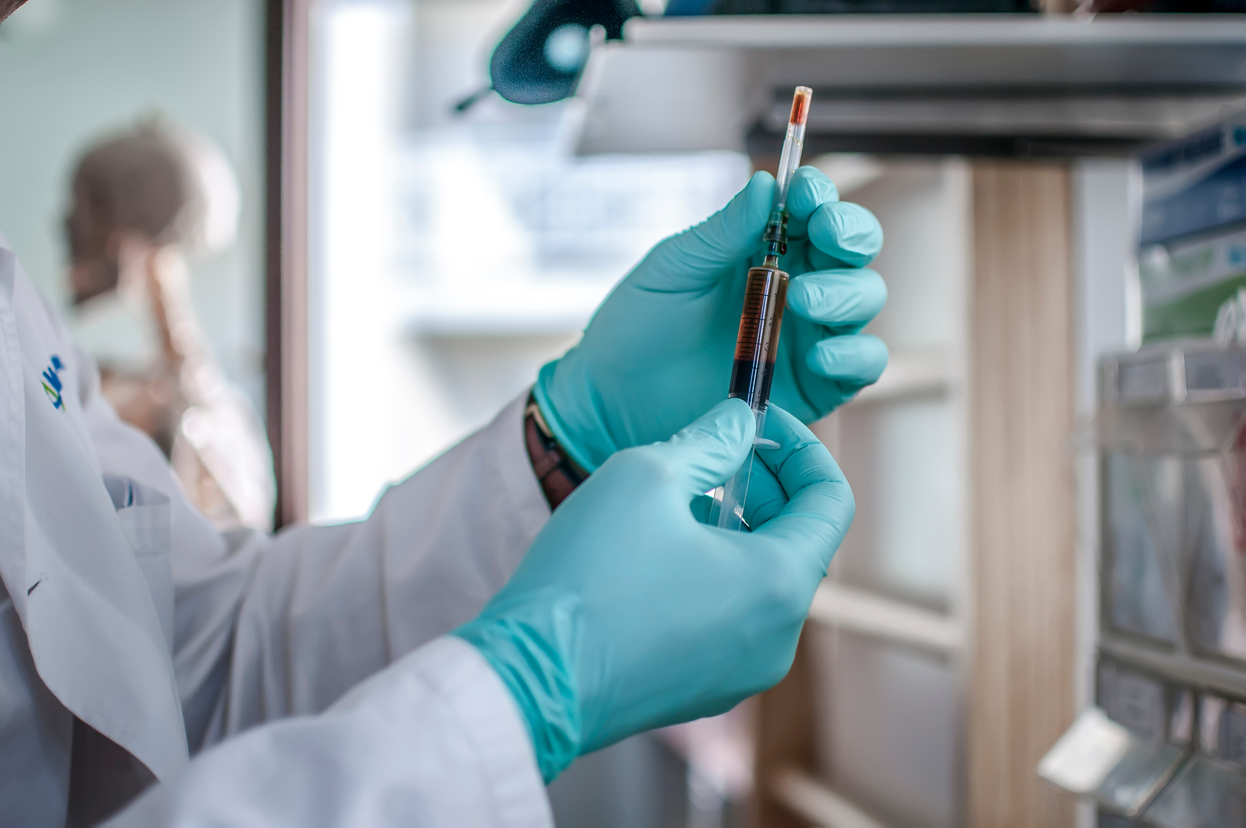 Ce test sanguin, pratiqué au moment de l'infection COVID-19 pourrait prédire quelles sont les personnes à risque de développer un COVID long (Visuel Adobe Stock 171229859) Ce test sanguin, pratiqué au moment de l'infection COVID-19 pourrait prédire quelles sont les personnes à risque de développer un COVID long (Visuel Adobe Stock 171229859)