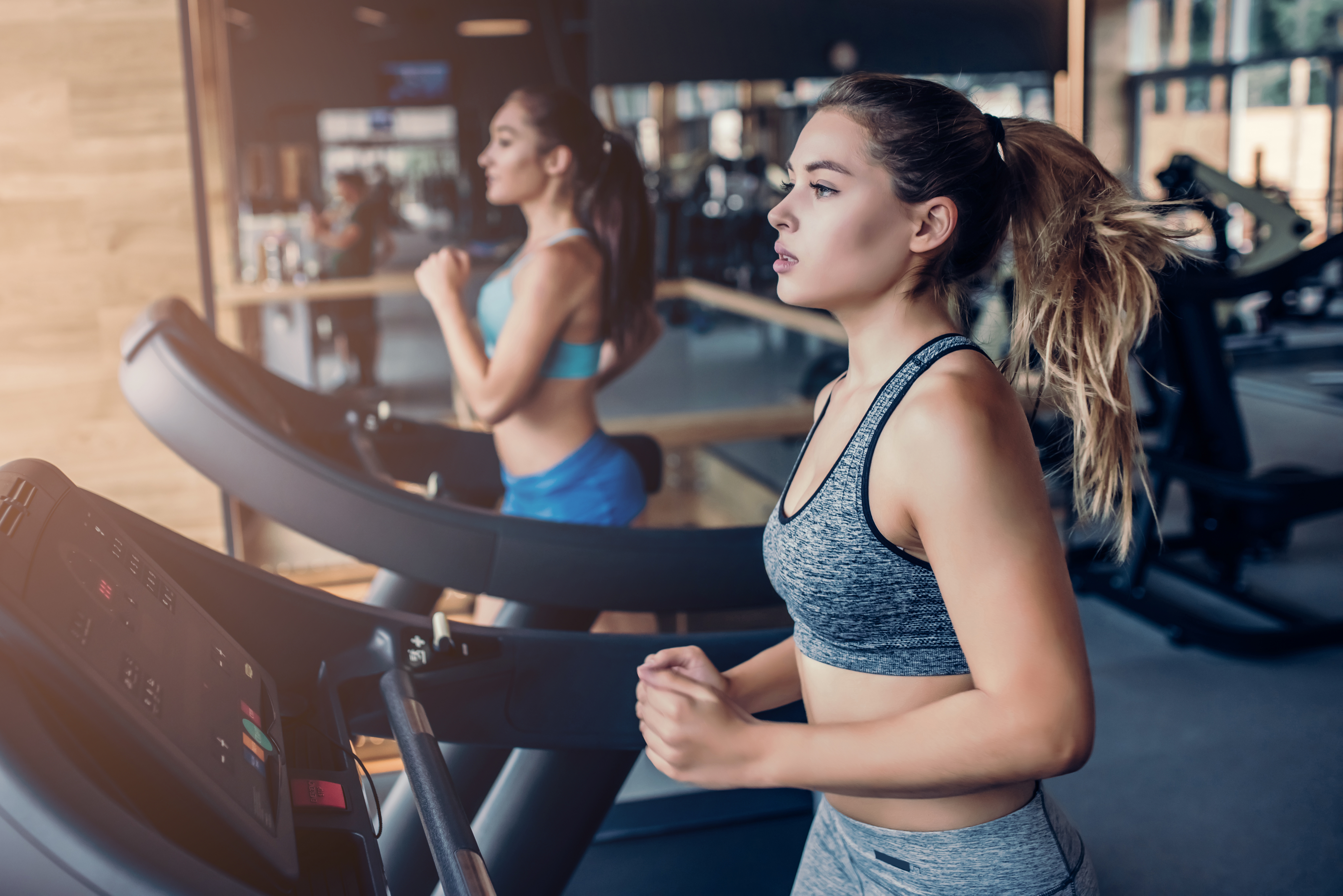 Courir sur un tapis de course peut réduire les douleurs menstruelles et améliorer la qualité de vie à long terme