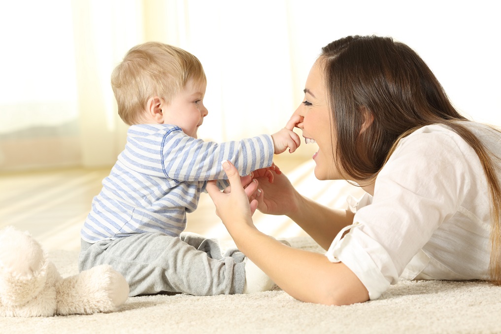 Il existe une relation entre le lien affectif de l’enfant avec ses parents et sa socialité, sa gentillesse et son empathie envers les autres, plus tard dans la vie (Visuel Adobe Stock 187247662)