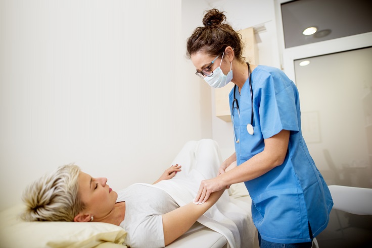 Les professionnels de santé constituent précisément un échantillon prédictif de la progression de l’infection par le virus (Visuel Adobe Stock 194352251)