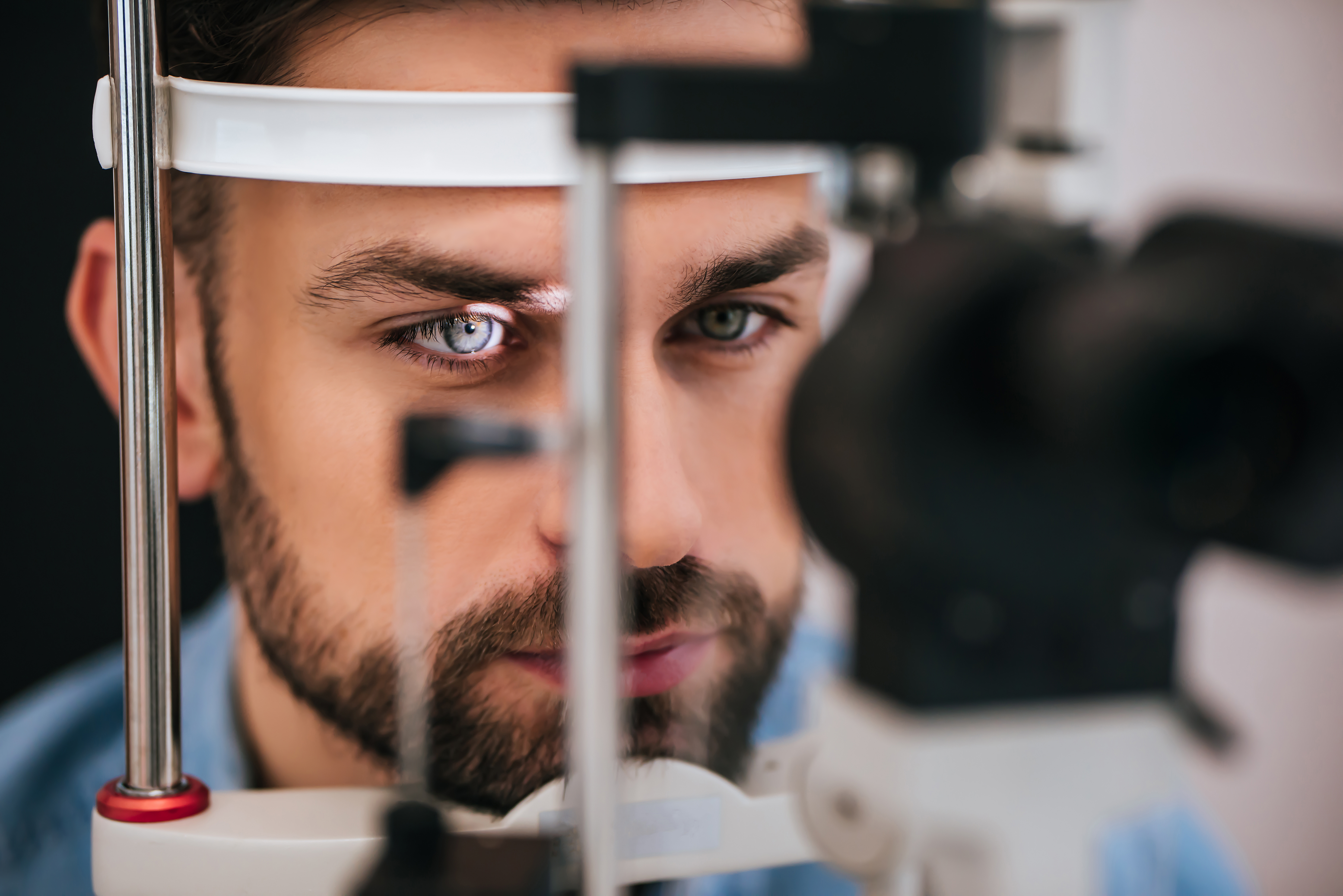 Les personnes atteintes de glaucome, ou à risque de glaucome, nécessitent une surveillance à vie avec des tests à l’hôpital (Visuel Adobe Stock 195023748)