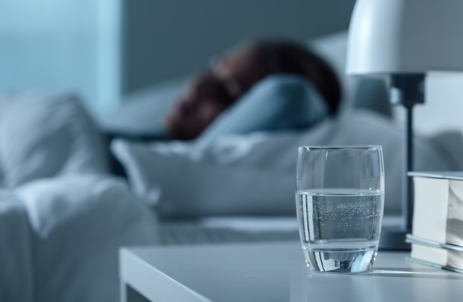 Après une nuit de mauvais sommeil ou après une privation de sommeil, il est recommandé de bien s’hydrater. 