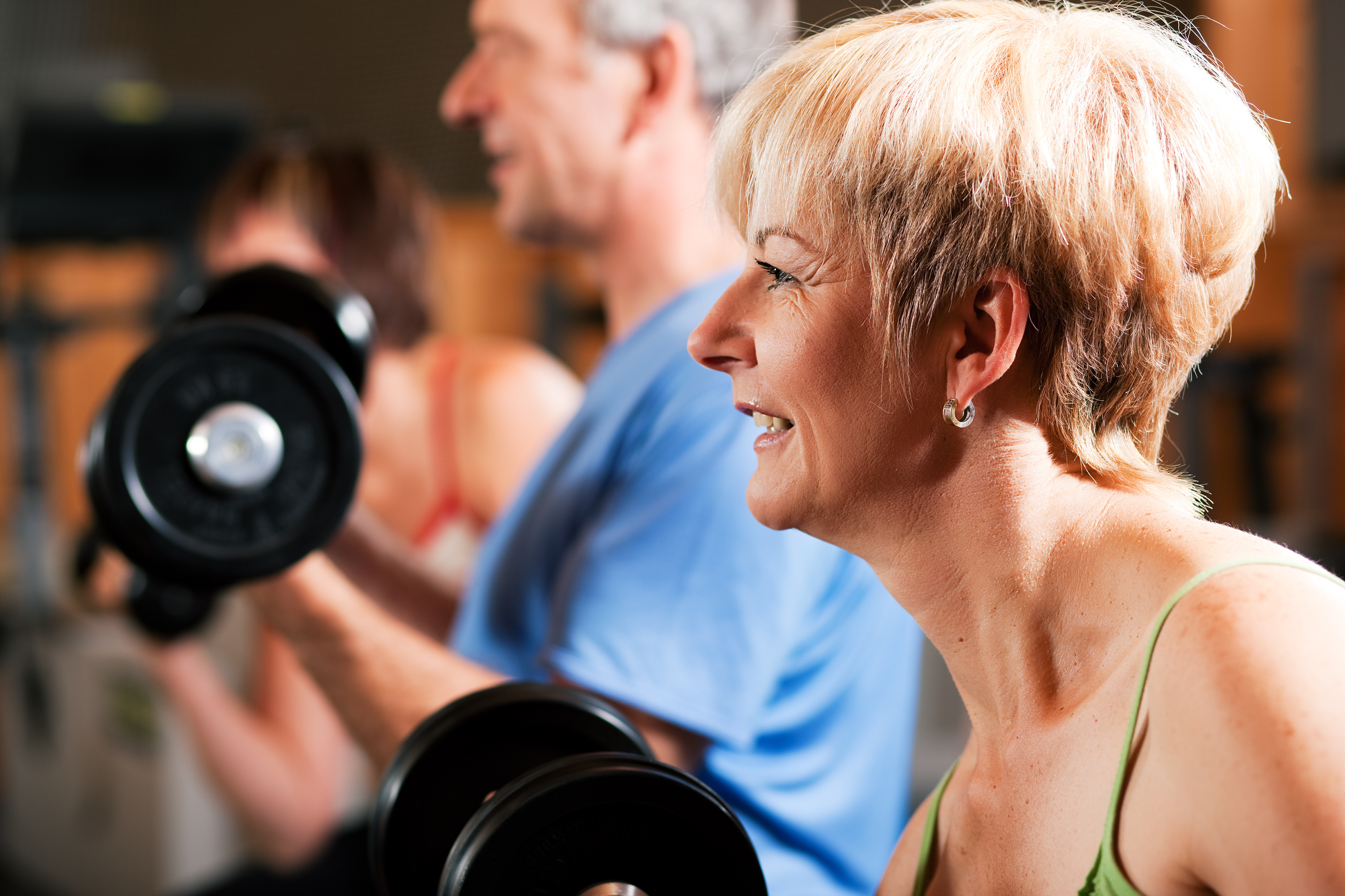 Même s’il n’est jamais trop tard pour commencer, une pratique régulière de l'activité physique, tout au long de la vie, pourrait protéger contre la perte de masse musculaire et de fonction liées à l'âge (Visuel Adobe Stock 19861311)