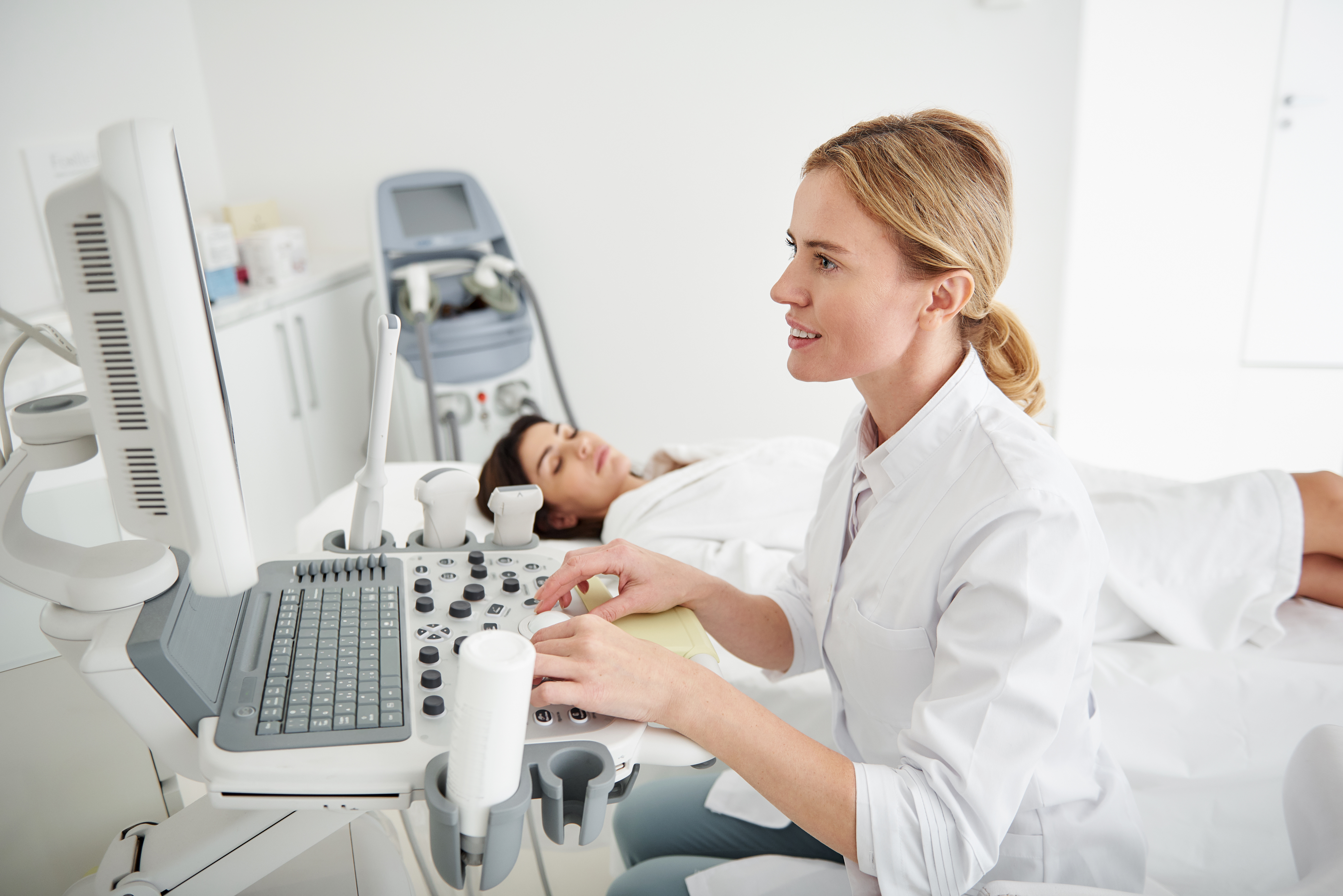 Détecter et évaluer les maladies d’Alzheimer et de Parkinson via l'oreille et la technologie « Ear-EEG » (Visuel Adobe Stock 231425965)