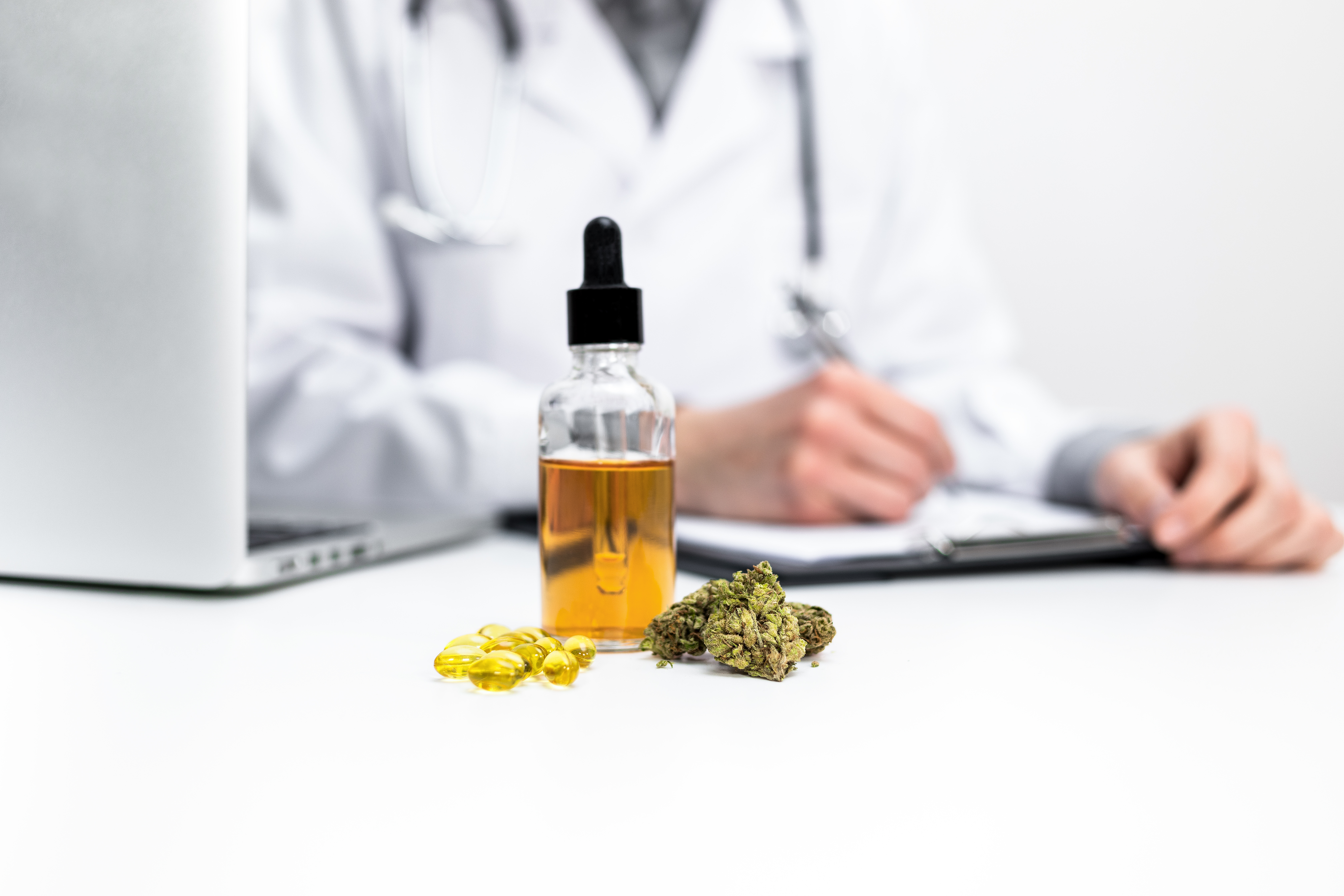 Le cannabis médical apporte plusieurs avantages en cas de dépendance aux opioïdes dont la diminution du taux d’overdoses, de l'utilisation d'opioïdes, l’amélioration de la qualité de vie et un bon contrôle de la douleur