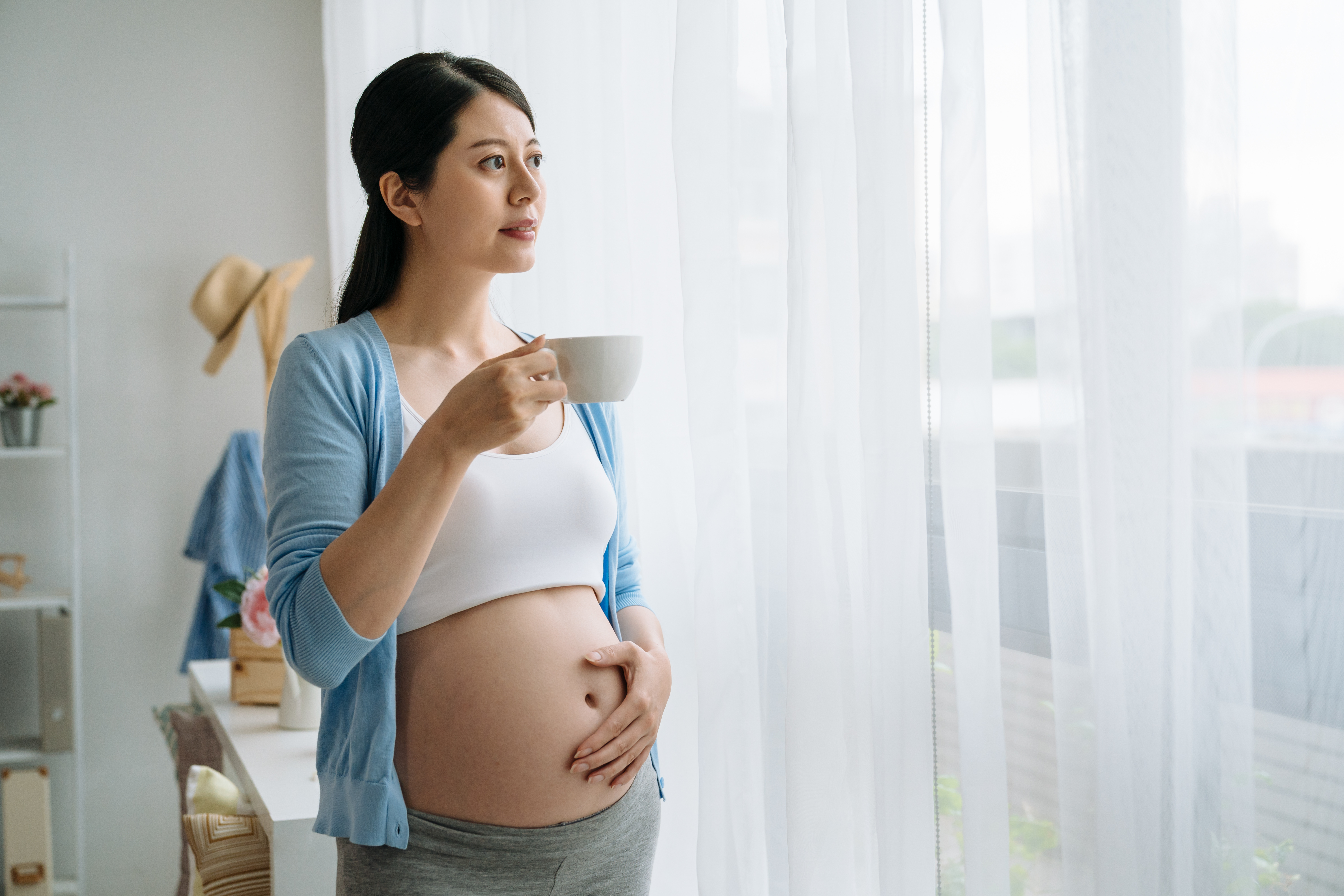Des quantités modérées de caféine, durant la grossesse ne sont pas liées à des risques particuliers pour la santé maternelle (Adobe Stock 272630009) Des quantités modérées de caféine, durant la grossesse ne sont pas liées à des risques particuliers pour la santé maternelle (Adobe Stock 272630009)