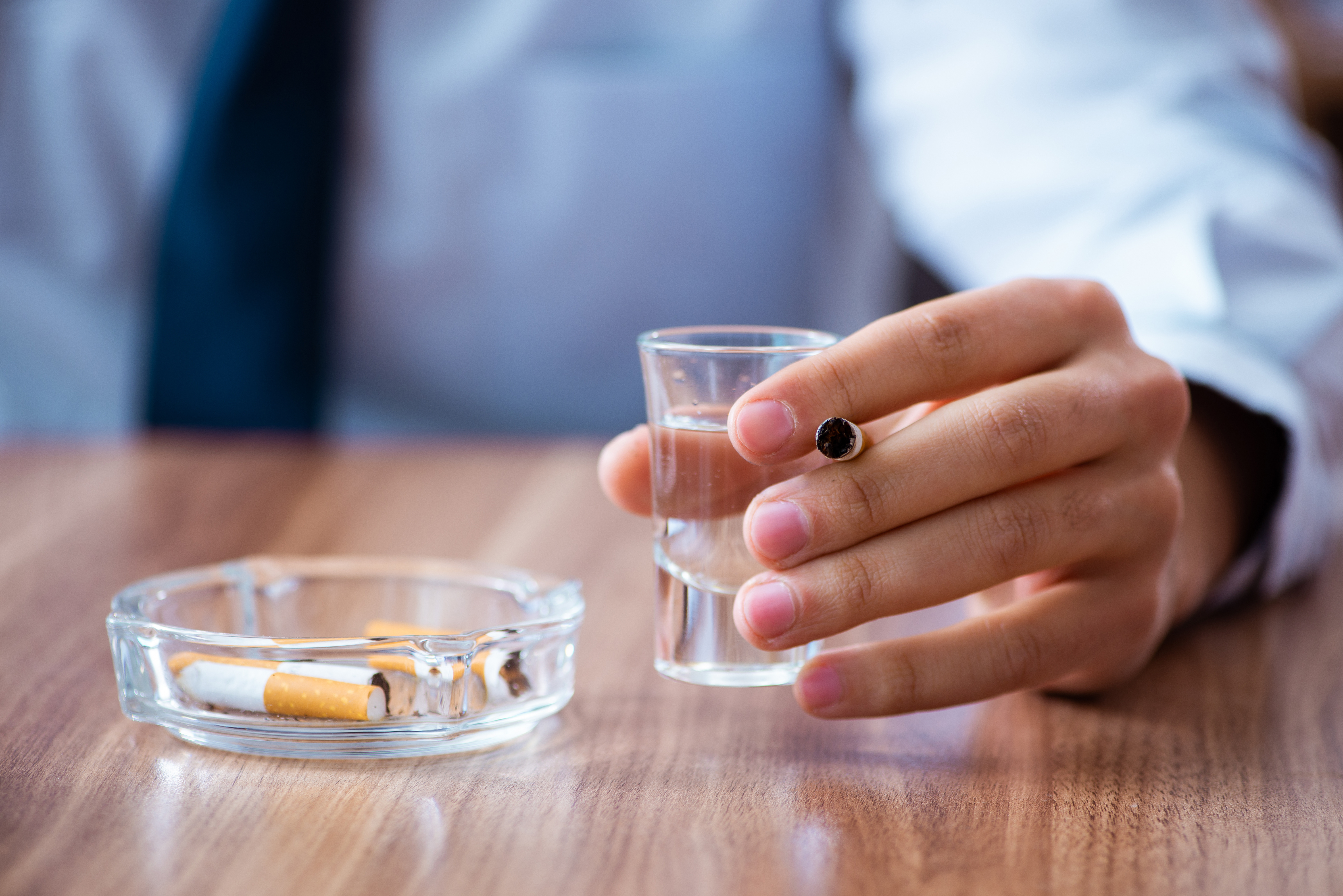 Environ 20 à 25 % des fumeurs sont également de gros buveurs (Visuel Adobe Stock 289811589) Environ 20 à 25 % des fumeurs sont également de gros buveurs (Visuel Adobe Stock 289811589)