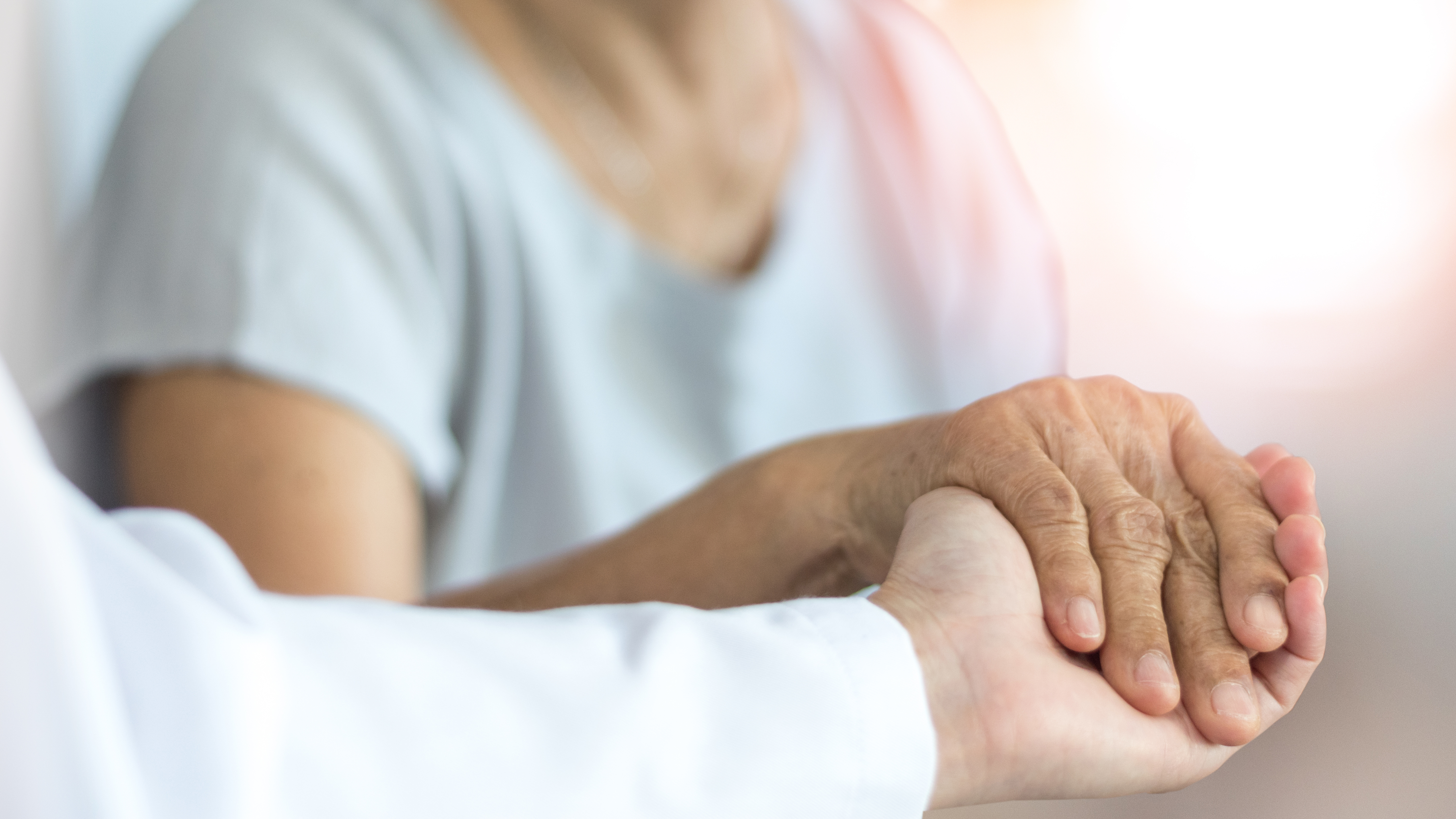 Le type de prestation de soins apportée par l’aidant et sa durée hebdomadaire prédisent le pronostic de la personne aidée (Visuel Adobe Stock 305445589). Le type de prestation de soins apportée par l’aidant et sa durée hebdomadaire prédisent le pronostic de la personne aidée (Visuel Adobe Stock 305445589).