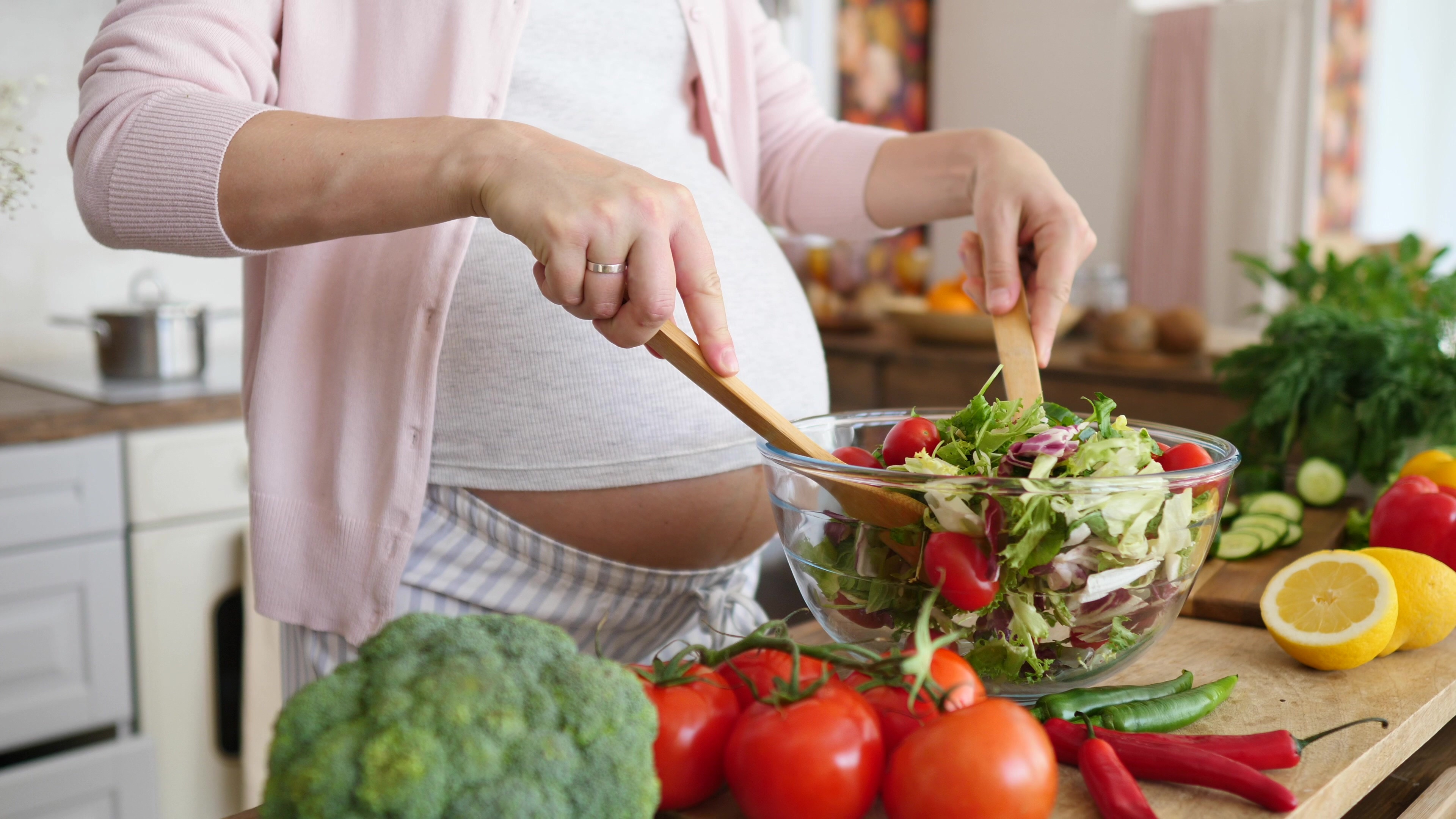 Adhérer à des habitudes et à un régime alimentaires sains, a un impact certain sur les résultats du traitement de l'infertilité (Visuel Adobe Stock 310402950)