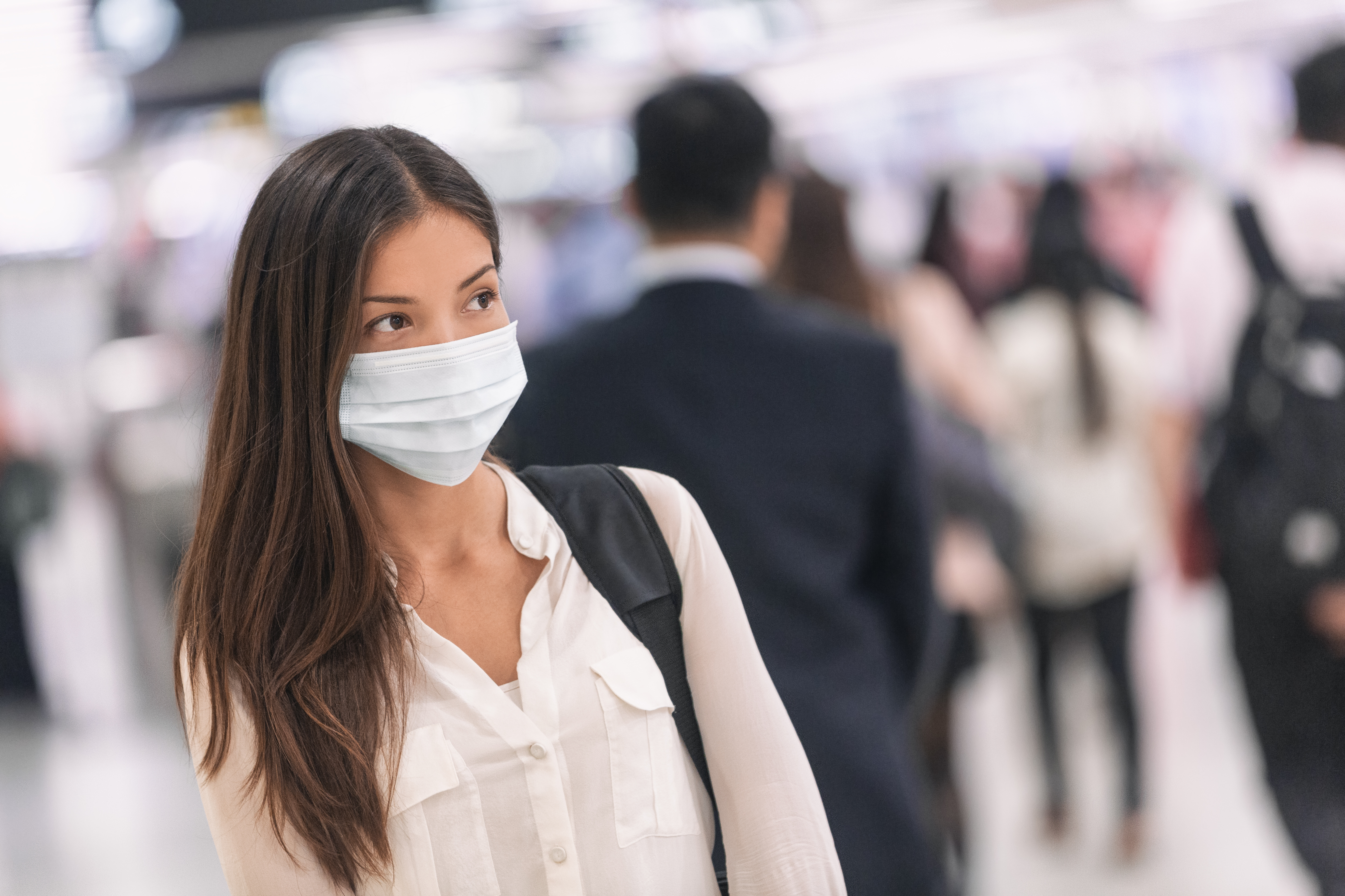 En bref, il s’agit pour ces experts et au-delà des campagnes de vaccination en cours, de revenir à des mesures de confinement et de distanciation plus strictes (Visuel Adobe Stock 319060259)