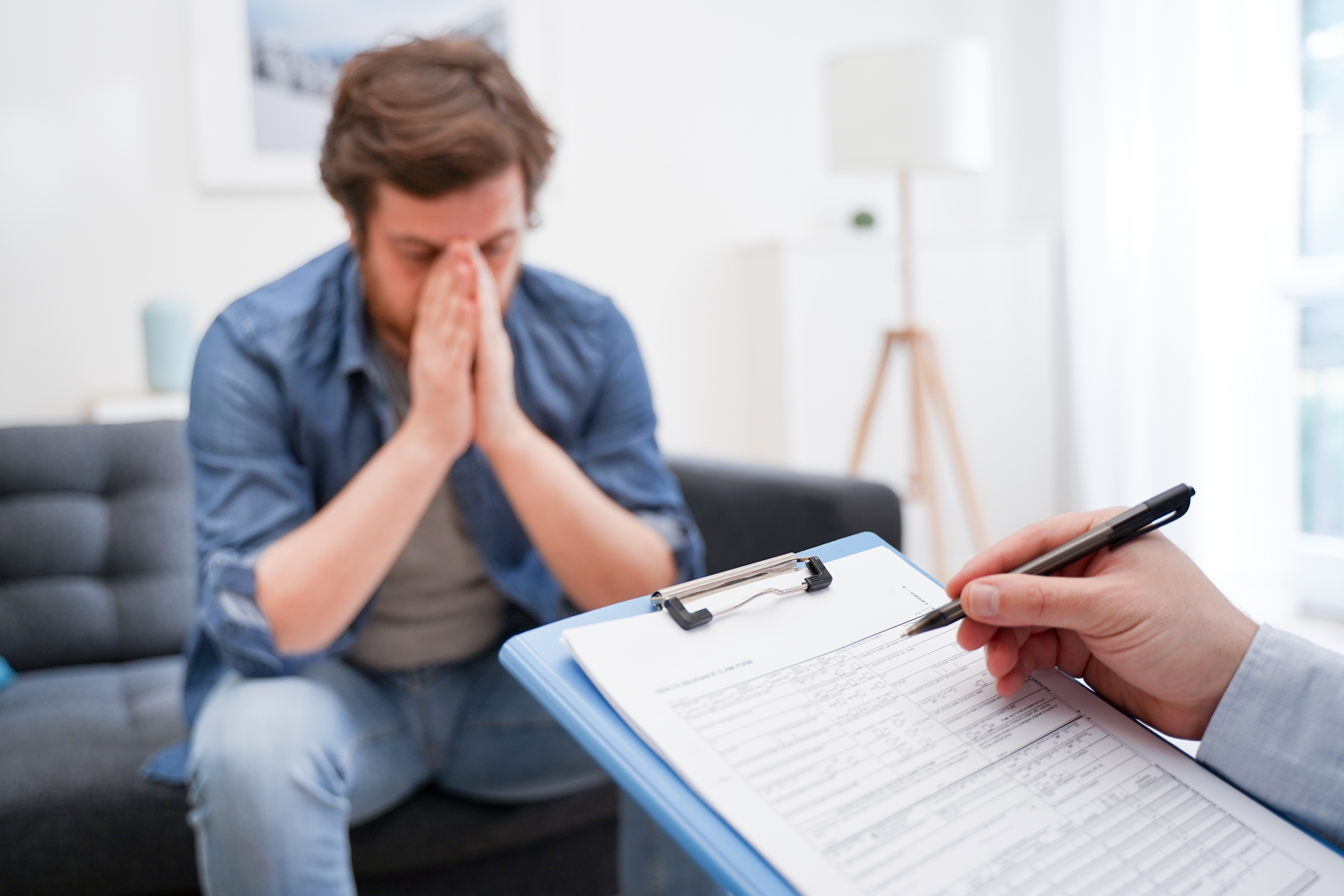 Un médicament utilisé pour traiter l'alcoolisme chronique, peut également réduire en toute sécurité les niveaux d'anxiété. (Visuel Adobe Stock 320712760)