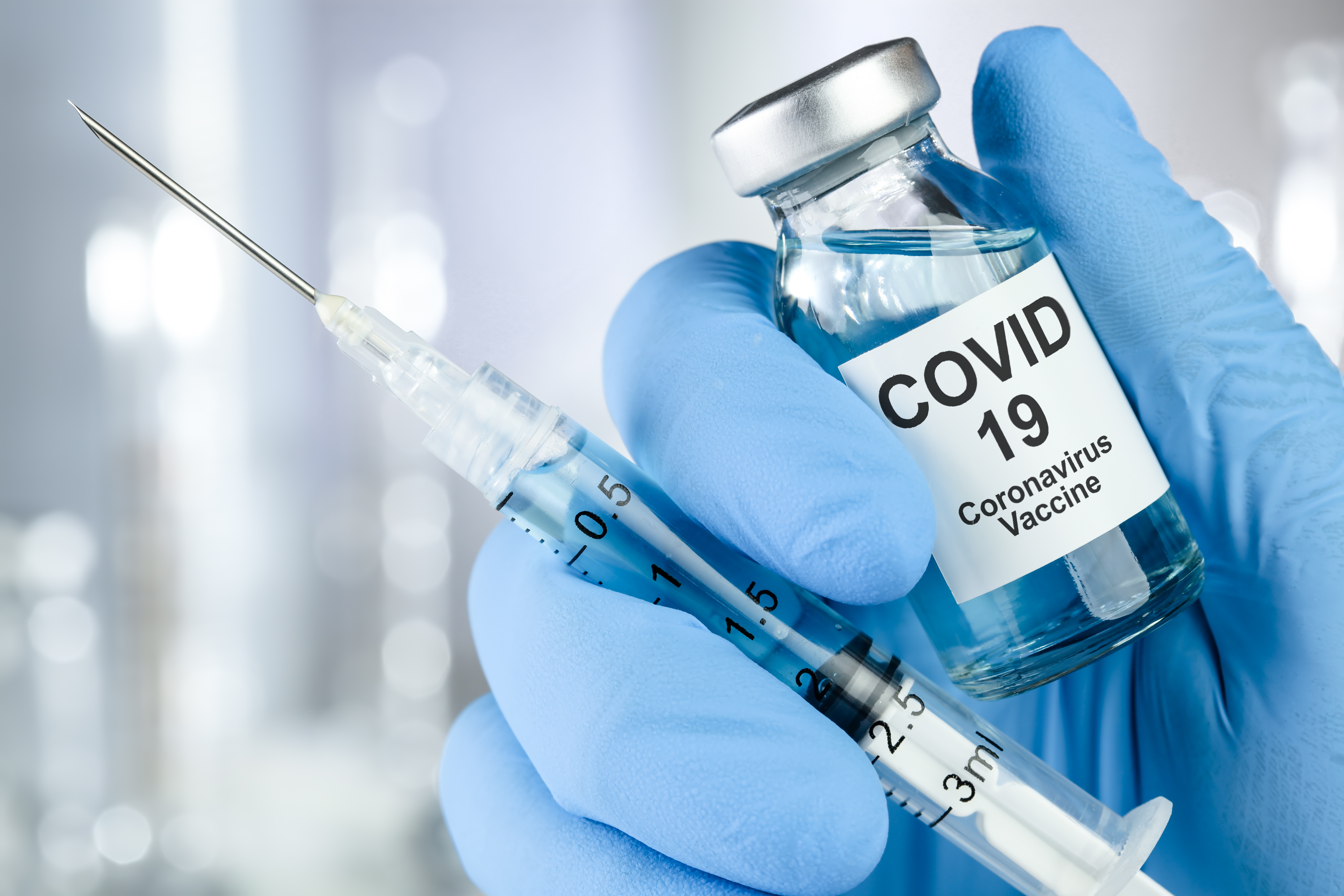 Une autre qualité des vaccins anti-COVID à ARN messager est de réduire considérablement le risque d'infection asymptomatique et donc le risque de propagation « silencieuse » associé (Visuel Adobe Stock 327257834).