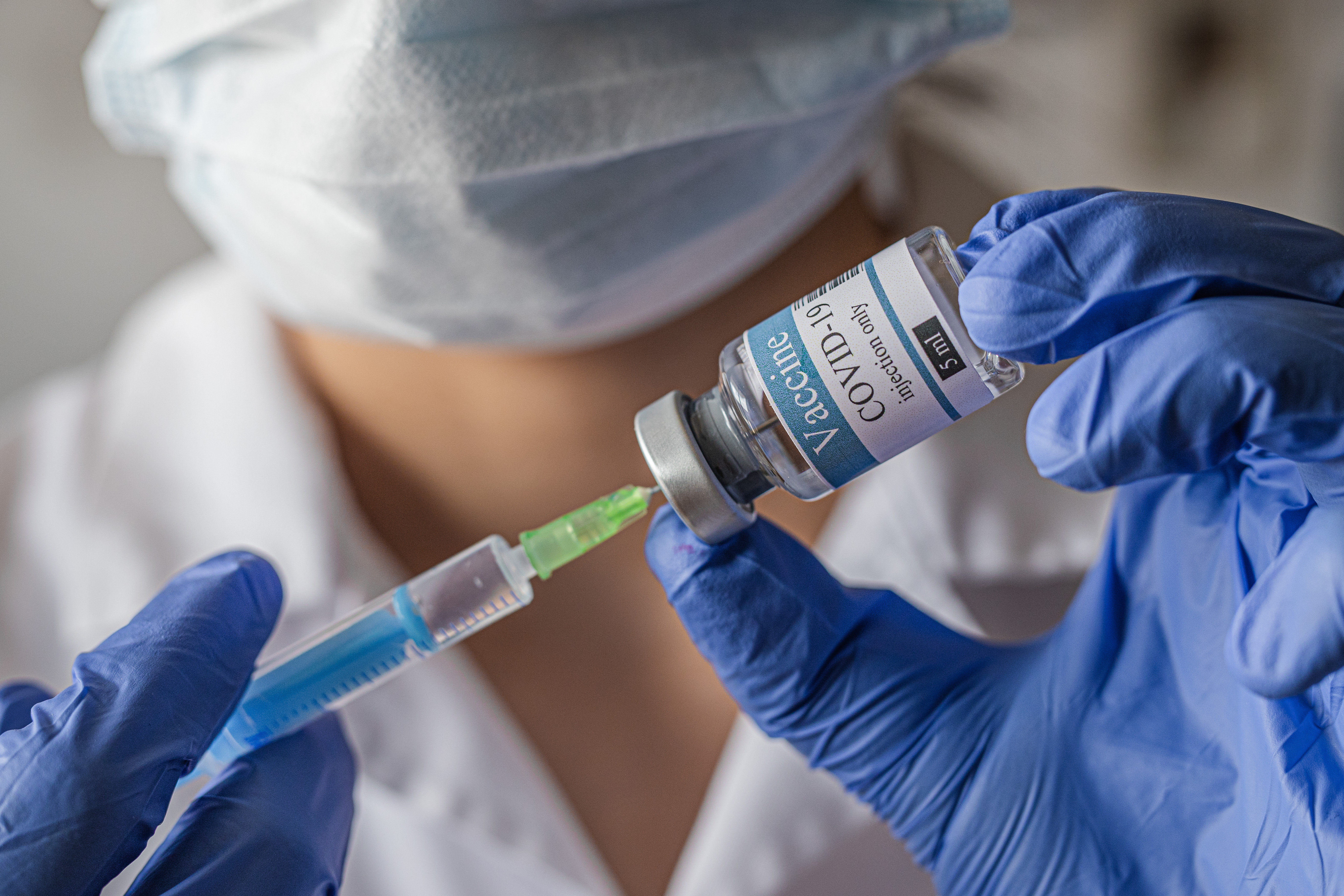 Le taux de réaction allergique lié à la vaccination anti-COVID est comparable à celui observé avec la prise d’antibiotiques par exemple (Visuel Adobe Stock 331786956).