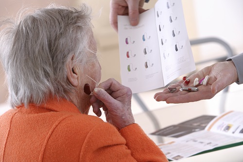 La perte auditive touche 50% des personnes de plus de 65 ans et 90% des plus de 80 ans. 