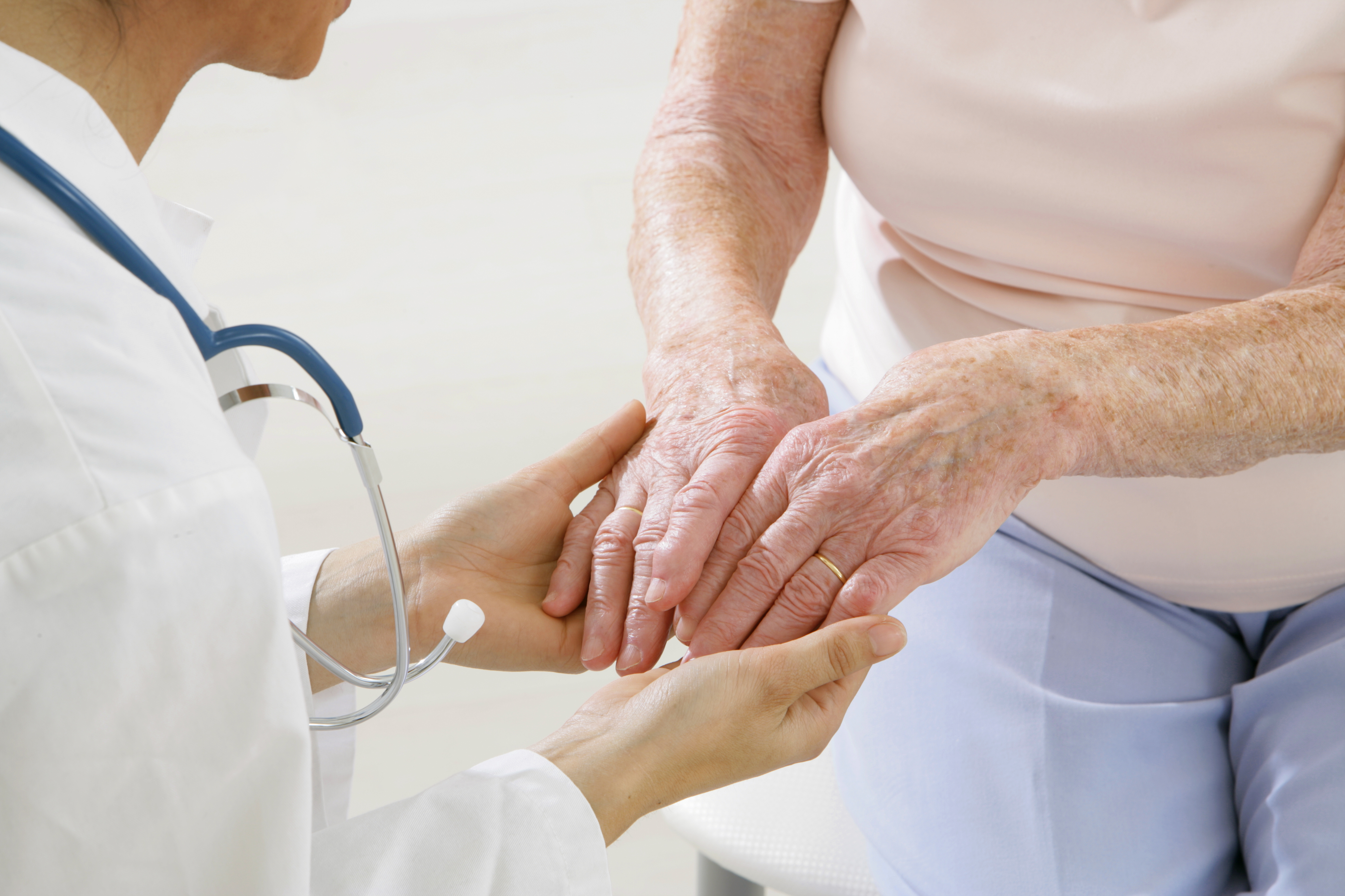 La coexistence fréquente arthrose et maladie de Parkinson induit un risque très accru de chute (Visuel Adobe stock 37681745)