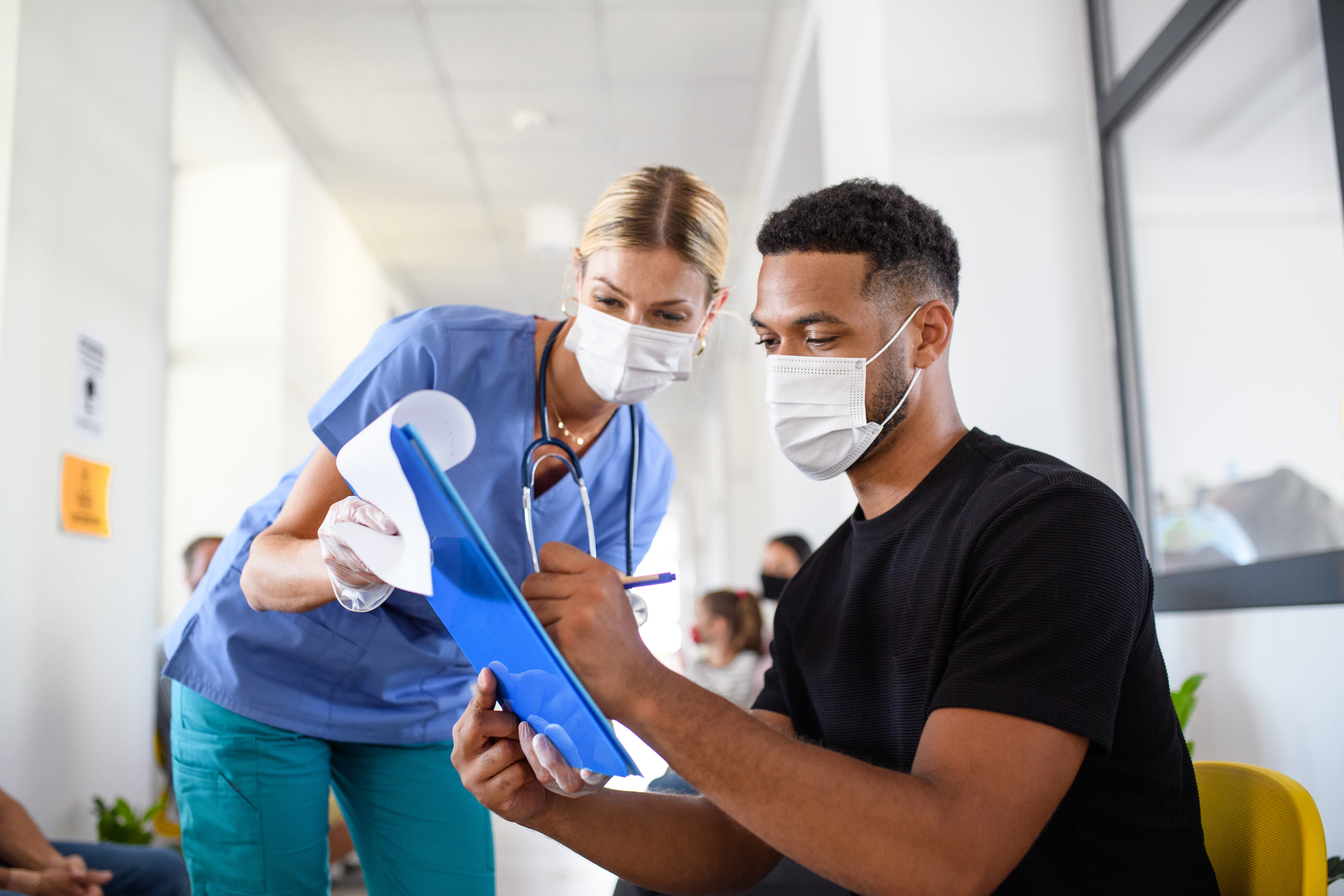 Les personnes vaccinées présentent des taux d'anticorps significativement plus élevés que les individus infectés (Visuel Adobe Stock 377952386) Les personnes vaccinées présentent des taux d'anticorps significativement plus élevés que les individus infectés (Visuel Adobe Stock 377952386).
