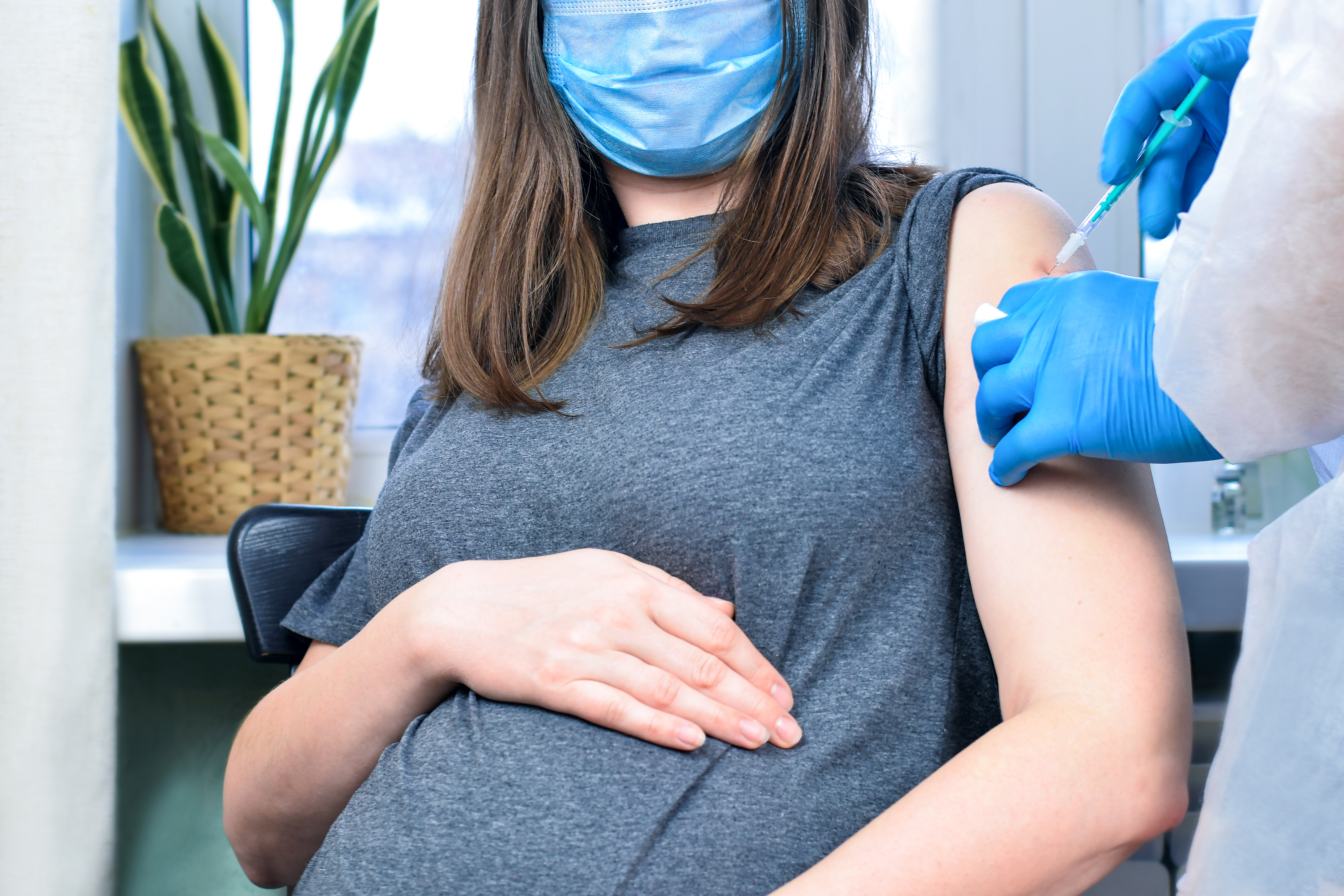 Les femmes enceintes devraient être considérées à risque élevé et être prioritaires pour la vaccination (Visuel Adobe Stock 410445637) Les femmes enceintes devraient être considérées à risque élevé et être prioritaires pour la vaccination (Visuel Adobe Stock 410445637)