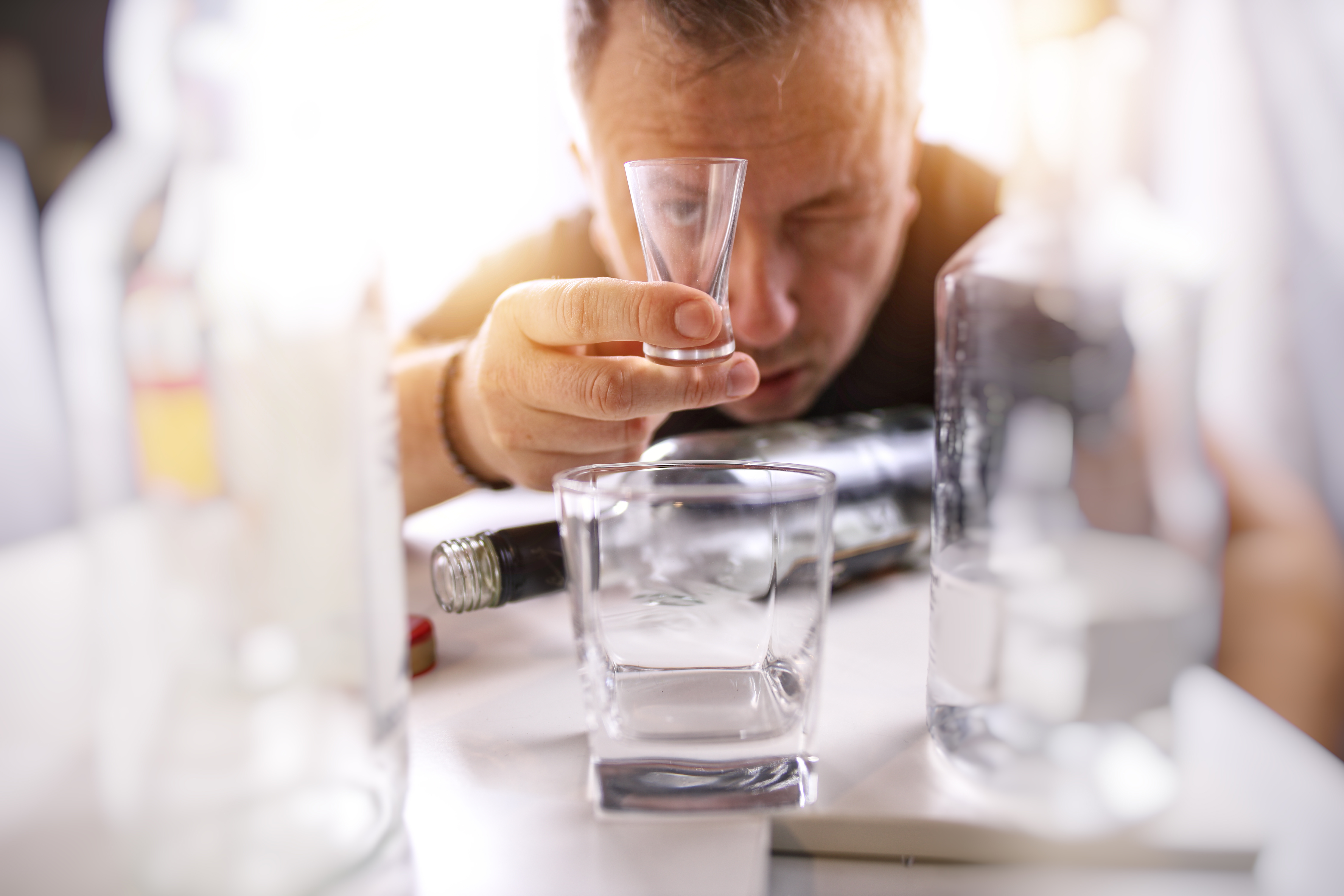 Les buveurs moyens modérés avec un schéma de binge drinking occasionnel, sont 5 fois plus susceptibles de développer des troubles de la consommation d’alcool (Visuel Adobe Stock 422027036)