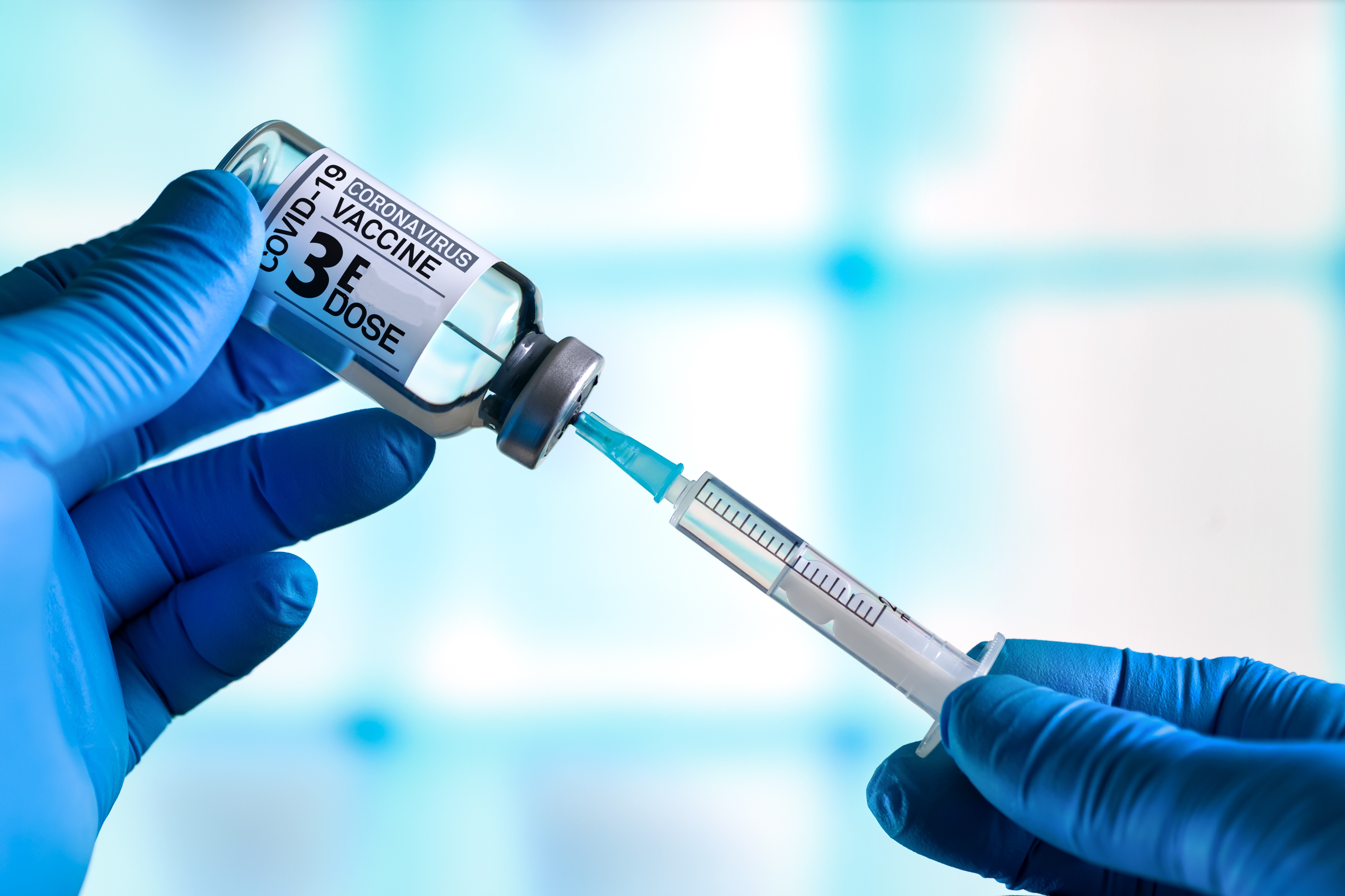 En particulier en période de prédominance d'Omicron, l'immunité contre la maladie COVID-19 grave commence à décliner 4 mois après la troisième dose d'un vaccin à ARNm (Visuel Adobe stock 439627858) 