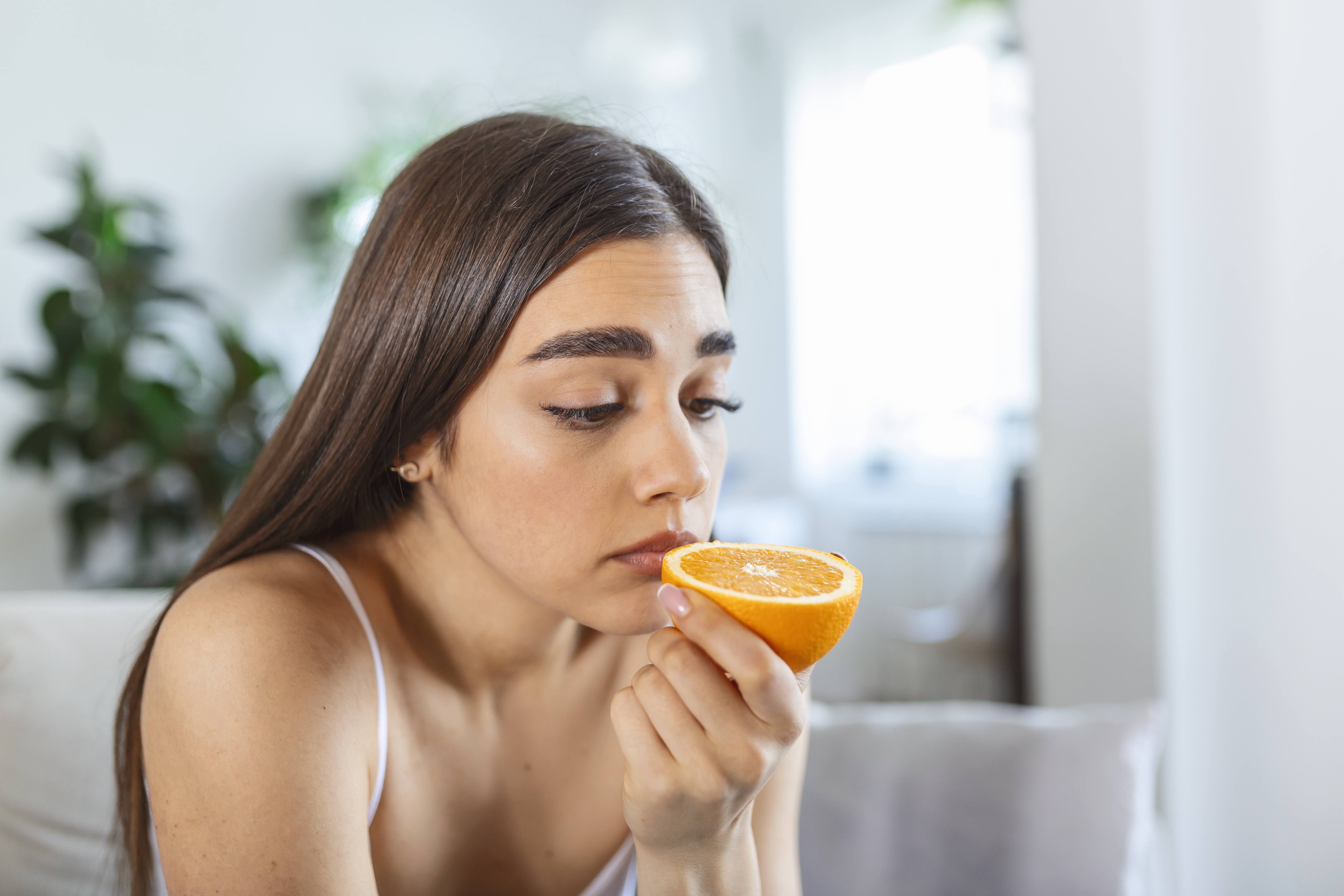 5% des adultes pourraient, avec l’infection à SARS-CoV-2, développer des changements durables de l’odorat et/ou du goût (Visuel Adobe Stock 442668381) 5% des adultes pourraient, avec l’infection à SARS-CoV-2, développer des changements durables de l’odorat et/ou du goût (Visuel Adobe Stock 442668381)