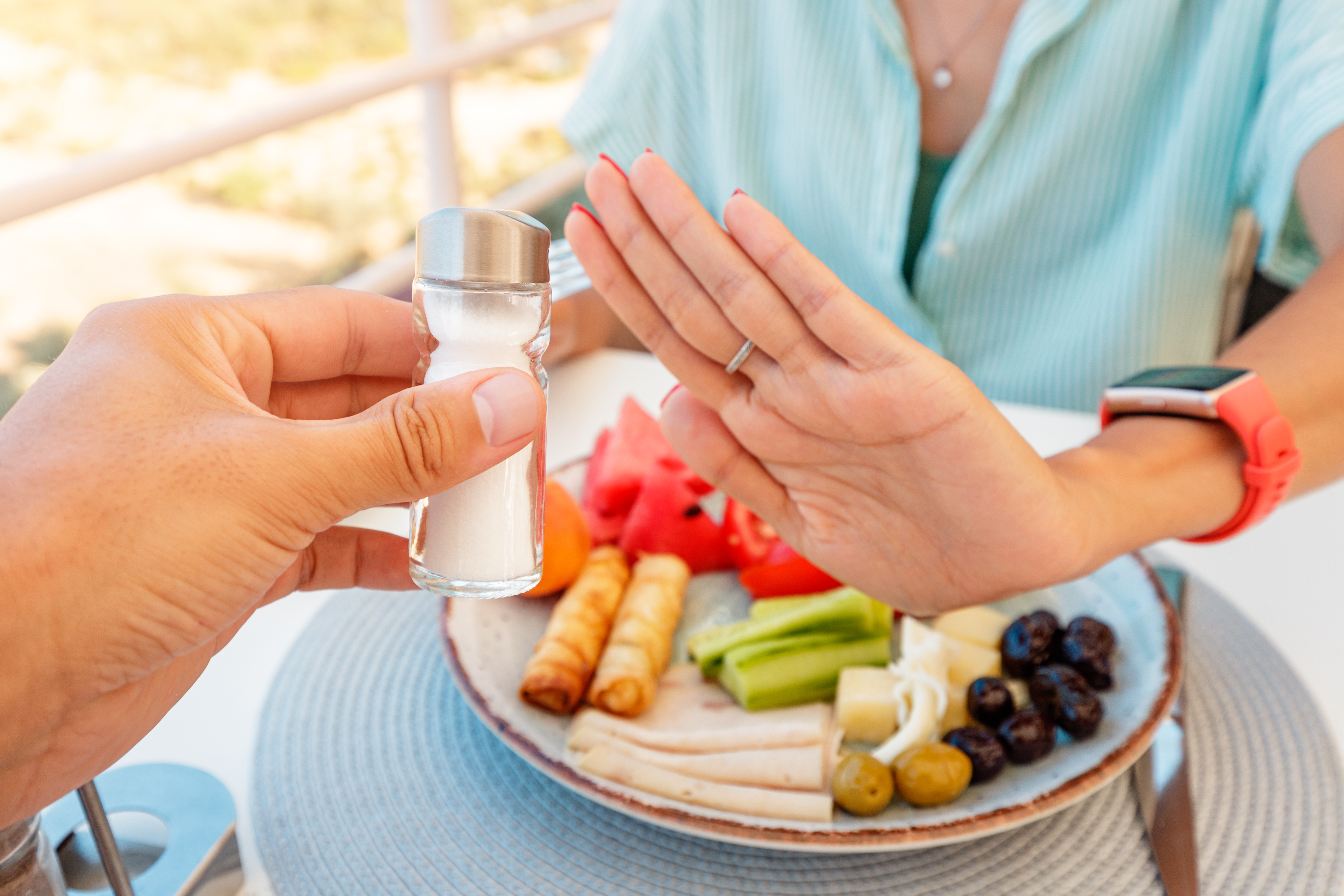 Les substituts de sel alimentaire réduisent le risque de crise cardiaque, d’accident vasculaire cérébral (AVC) et de décès (Visuel Adobe Stock 475371609)