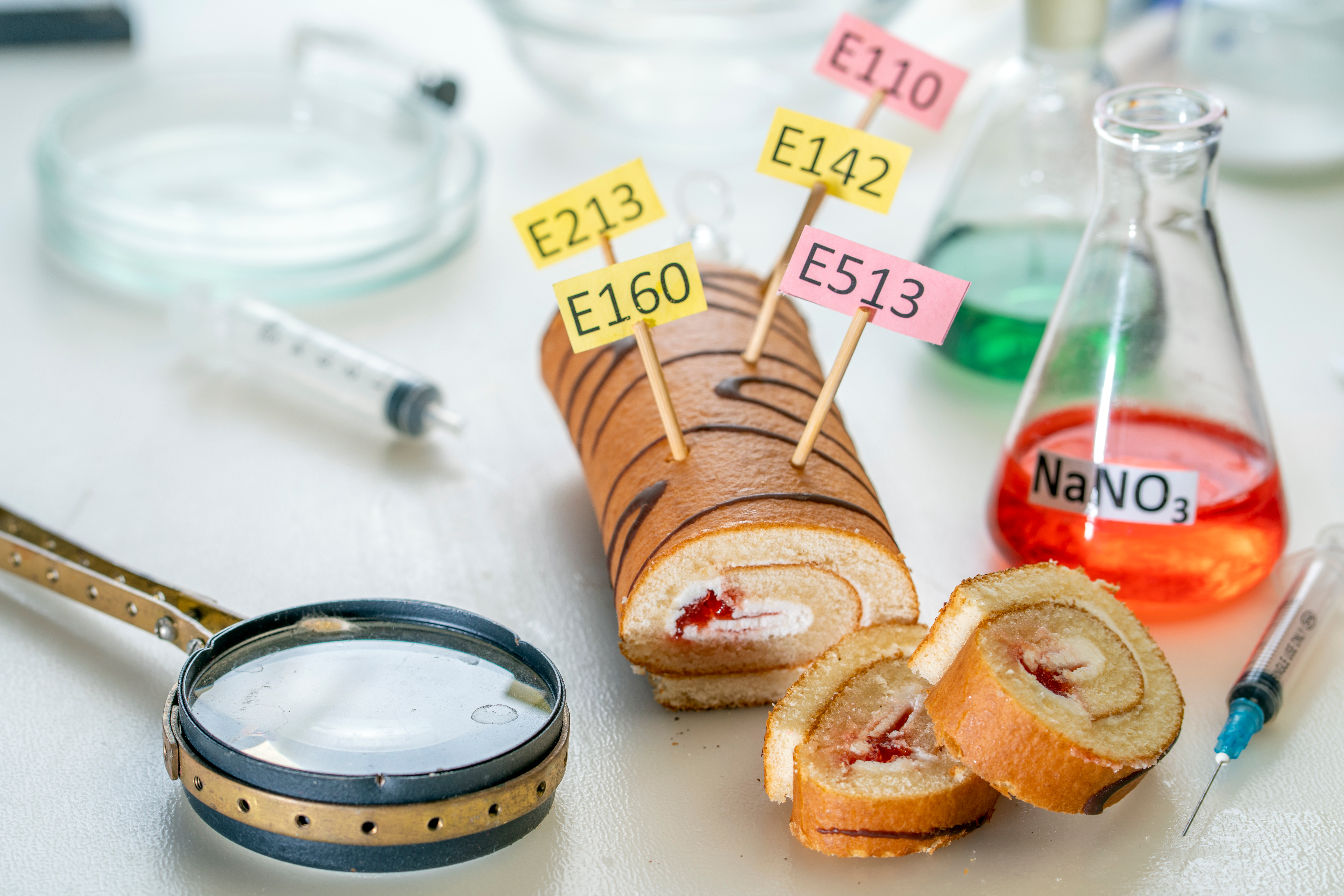 Une consommation élevée d'émulsifiants « E », des additifs présents dans de nombreux aliments est associée à un risque accru de maladies cardiovasculaires (Visuel Adobe Stock 481698732)