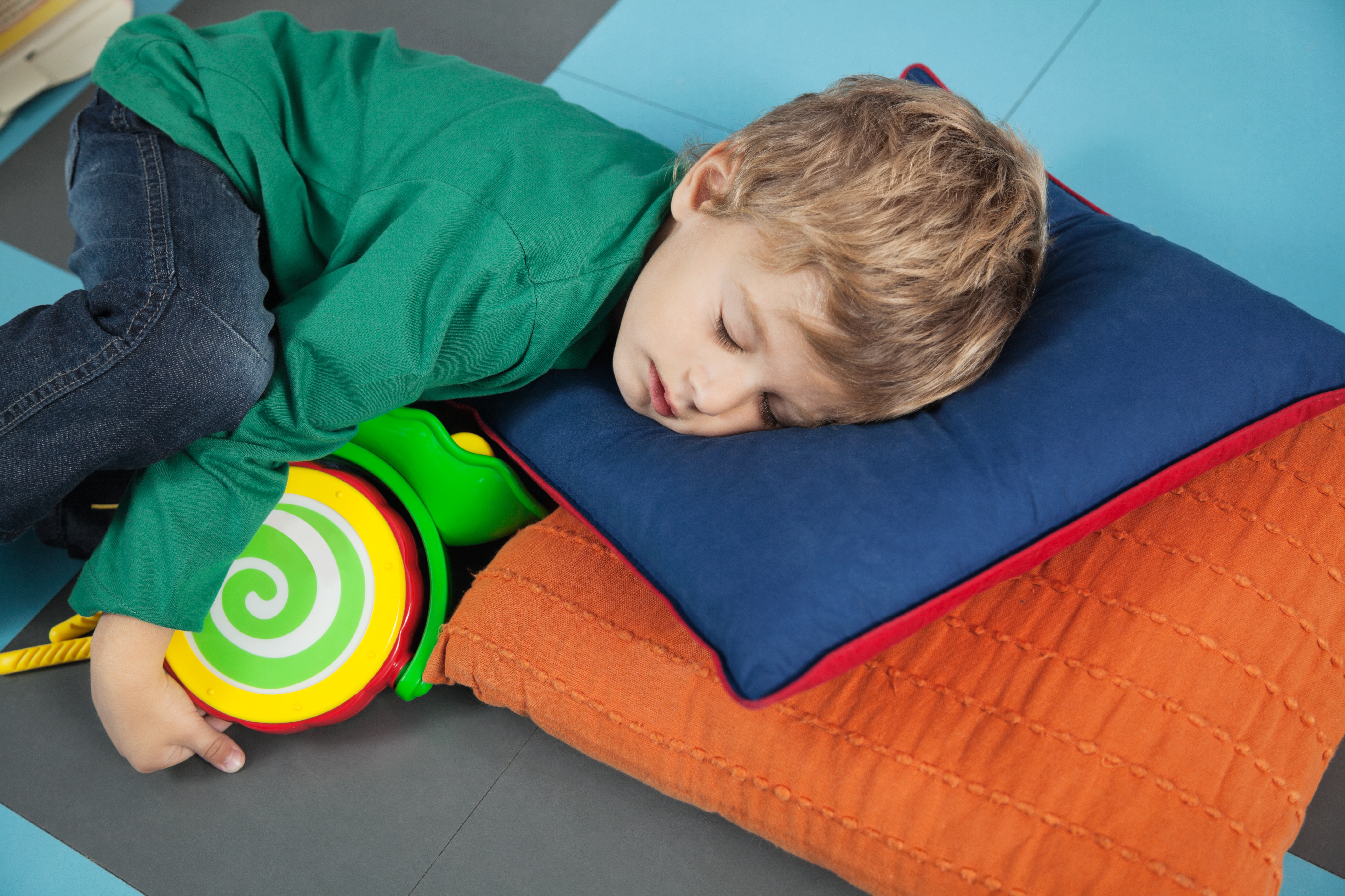 Les siestes sont un bon marqueur du développement cérébral de l’enfant (Visuel Adobe Stock 53544648) Les siestes sont un bon marqueur du développement cérébral de l’enfant (Visuel Adobe Stock 53544648)