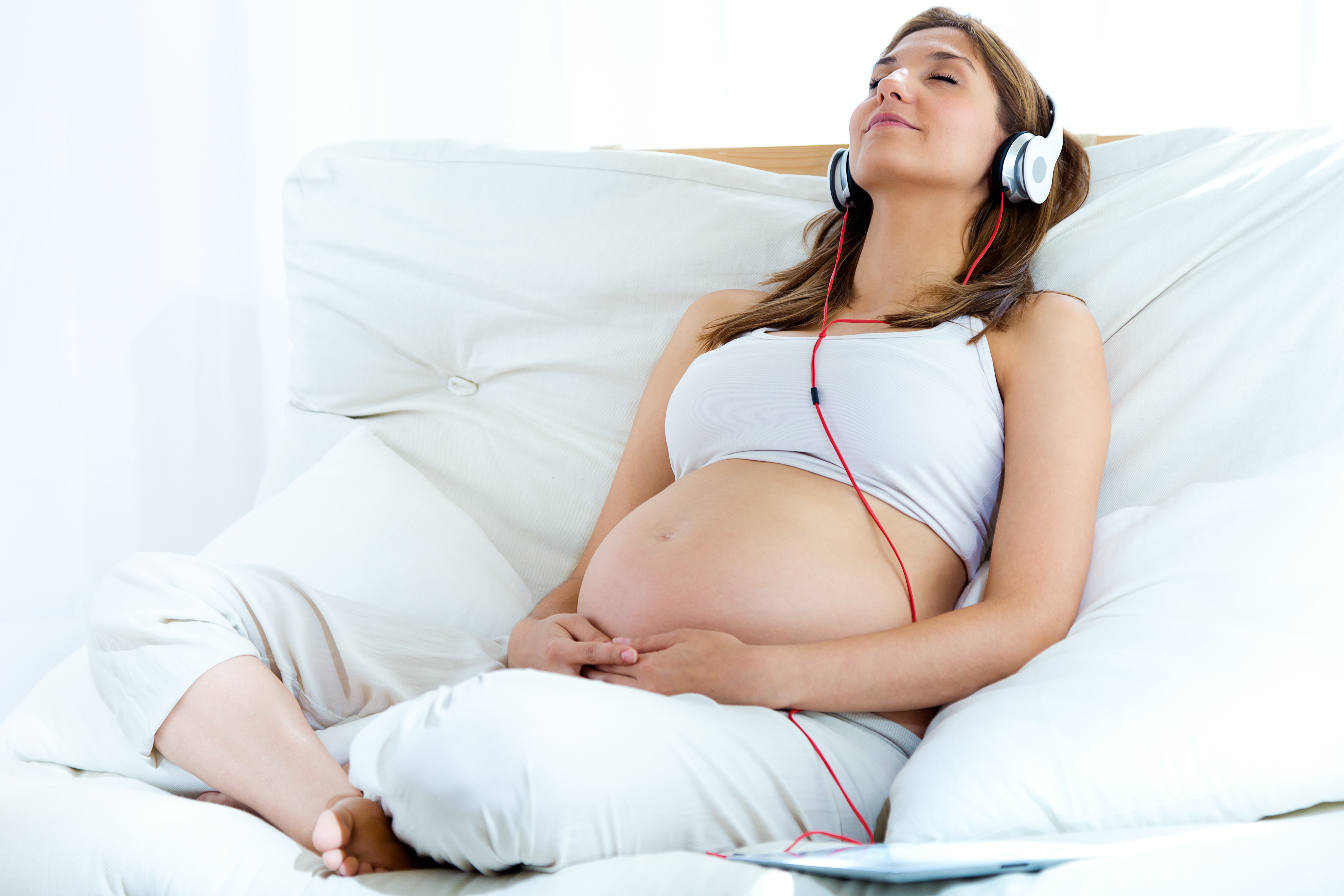 L’environnement sonore participe in utero au développement cérébral de l’enfant (Visuel Adobe Stock 71119527).