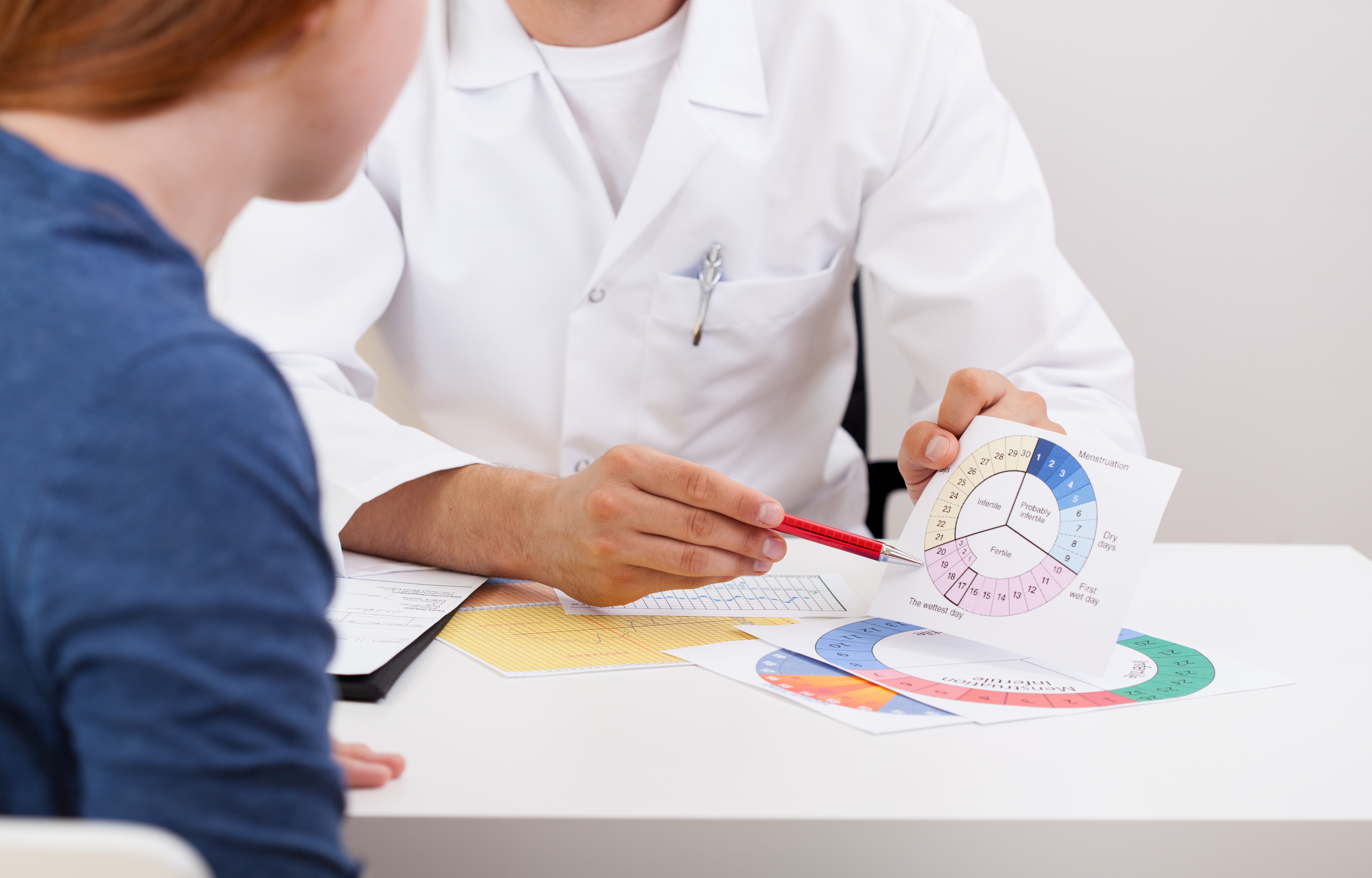 Parmi les effets très médiatisés de la vaccination contre COVID-19, mais sur lequel il n’existe à ce jour aucune donnée scientifique, des perturbations des règles (Visuel Adobe Stock 72752373) Parmi les effets très médiatisés de la vaccination contre COVID-19, mais sur lequel il n’existe à ce jour aucune donnée scientifique, des perturbations des règles (Visuel Adobe Stock 72752373)