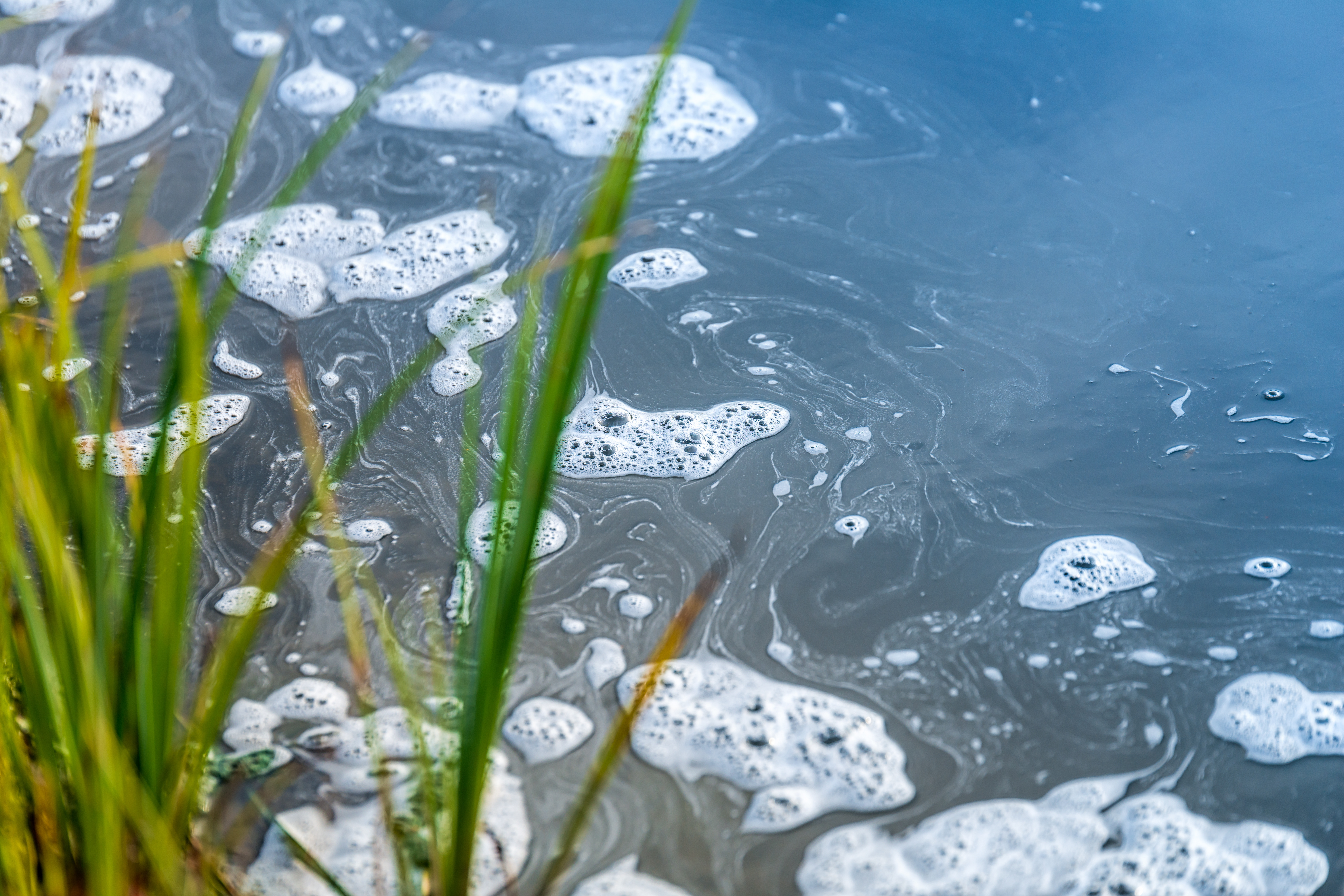 Cette étude étaye l'hypothèse d’une rediffusion du virus par pulvérisation à partir des eaux usées (Visuel Adobe Stock 73152071)