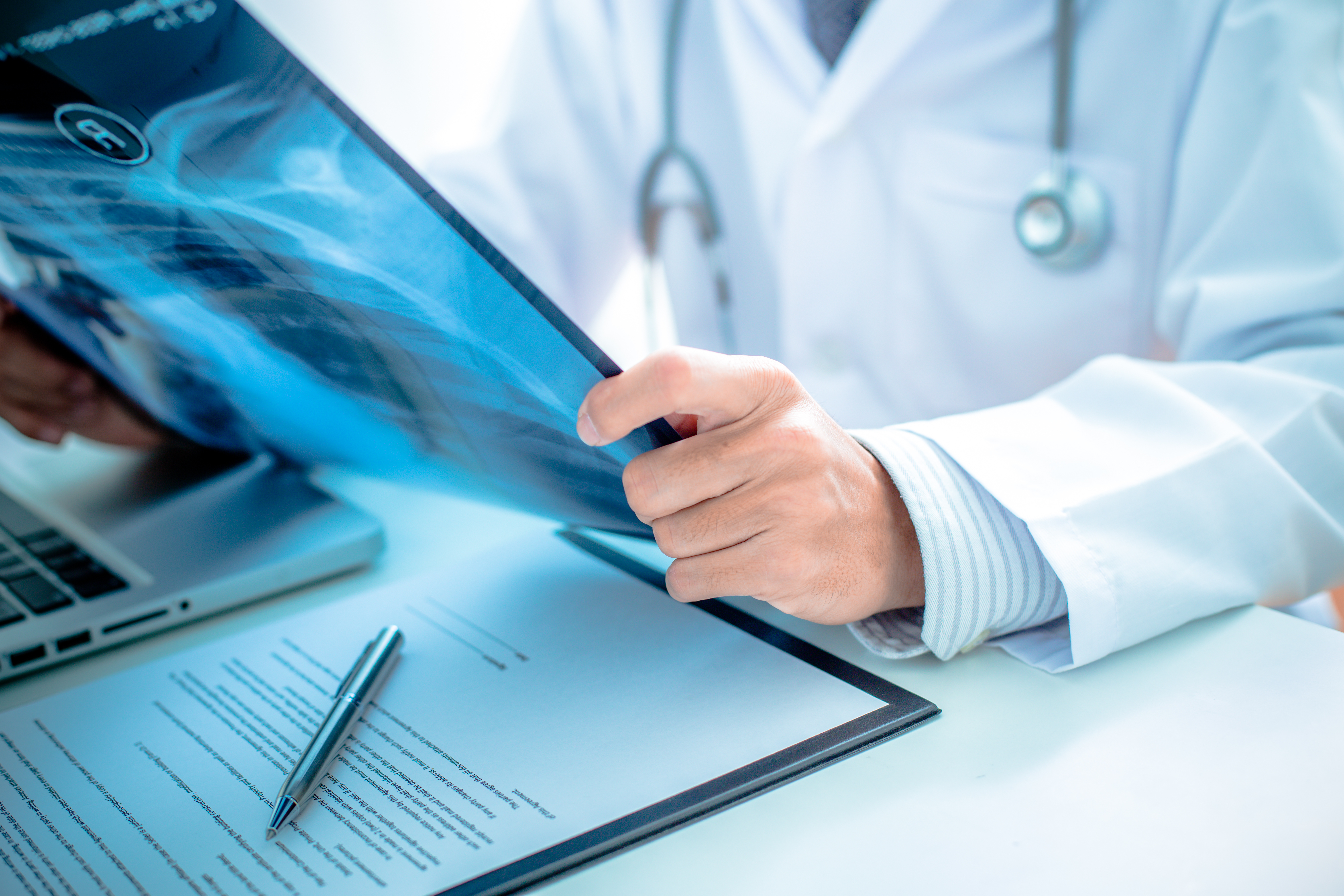 Ce sont les activités de toute une vie qui façonnent la santé osseuse et la densité osseuse est bien aussi le résultat d’une utilisation régulière de nos os (Visuel AdobeStock_79436111) Ce sont les activités de toute une vie qui façonnent la santé osseuse et la densité osseuse est bien aussi le résultat d’une utilisation régulière de nos os (Visuel AdobeStock_79436111)