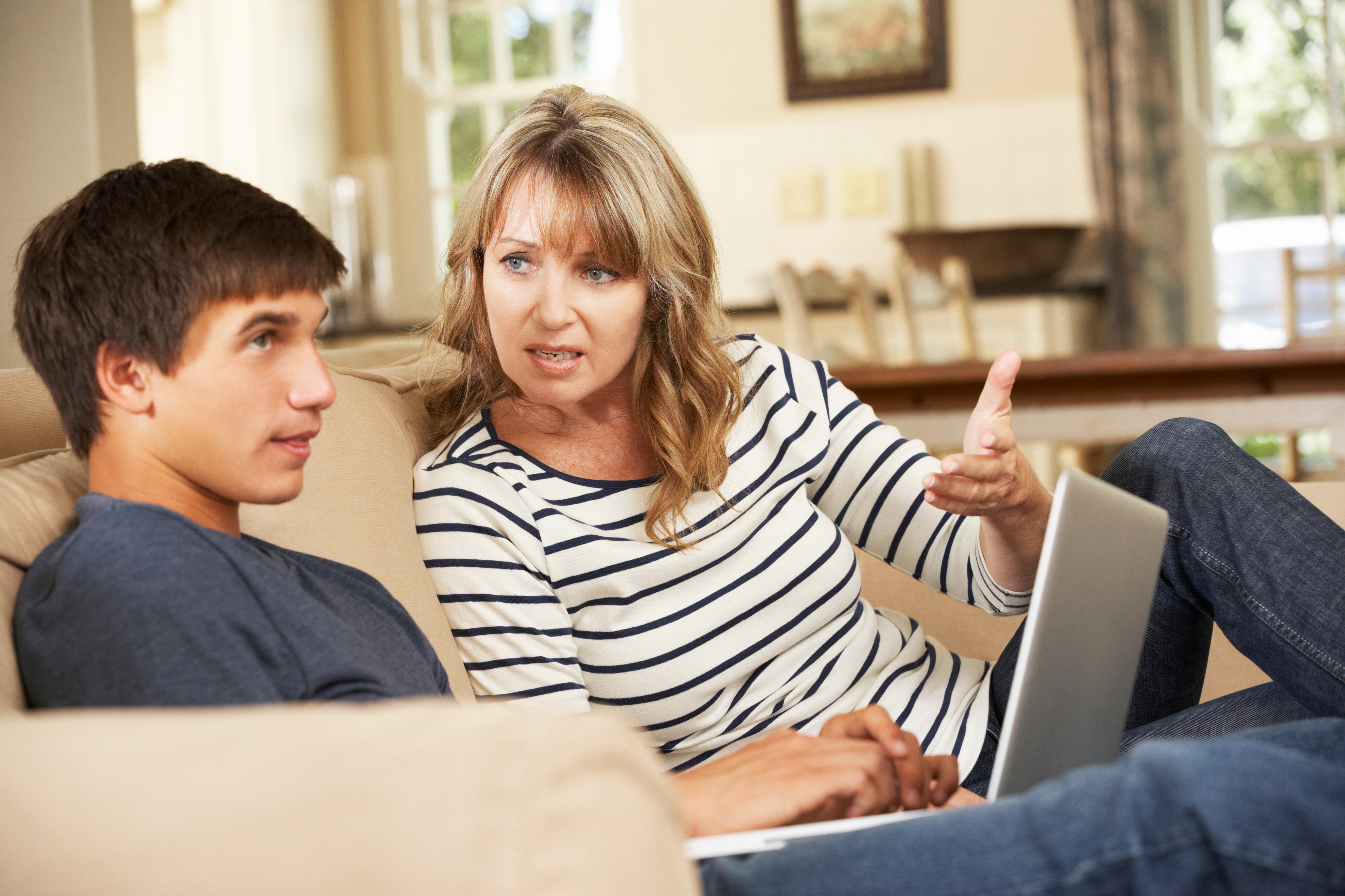 Comment le climat émotionnel mère-jeune aide les adolescents à faire face au stress (Visuel Adobe Stock 84439117) Comment le climat émotionnel mère-jeune aide les adolescents à faire face au stress (Visuel Adobe Stock 84439117)