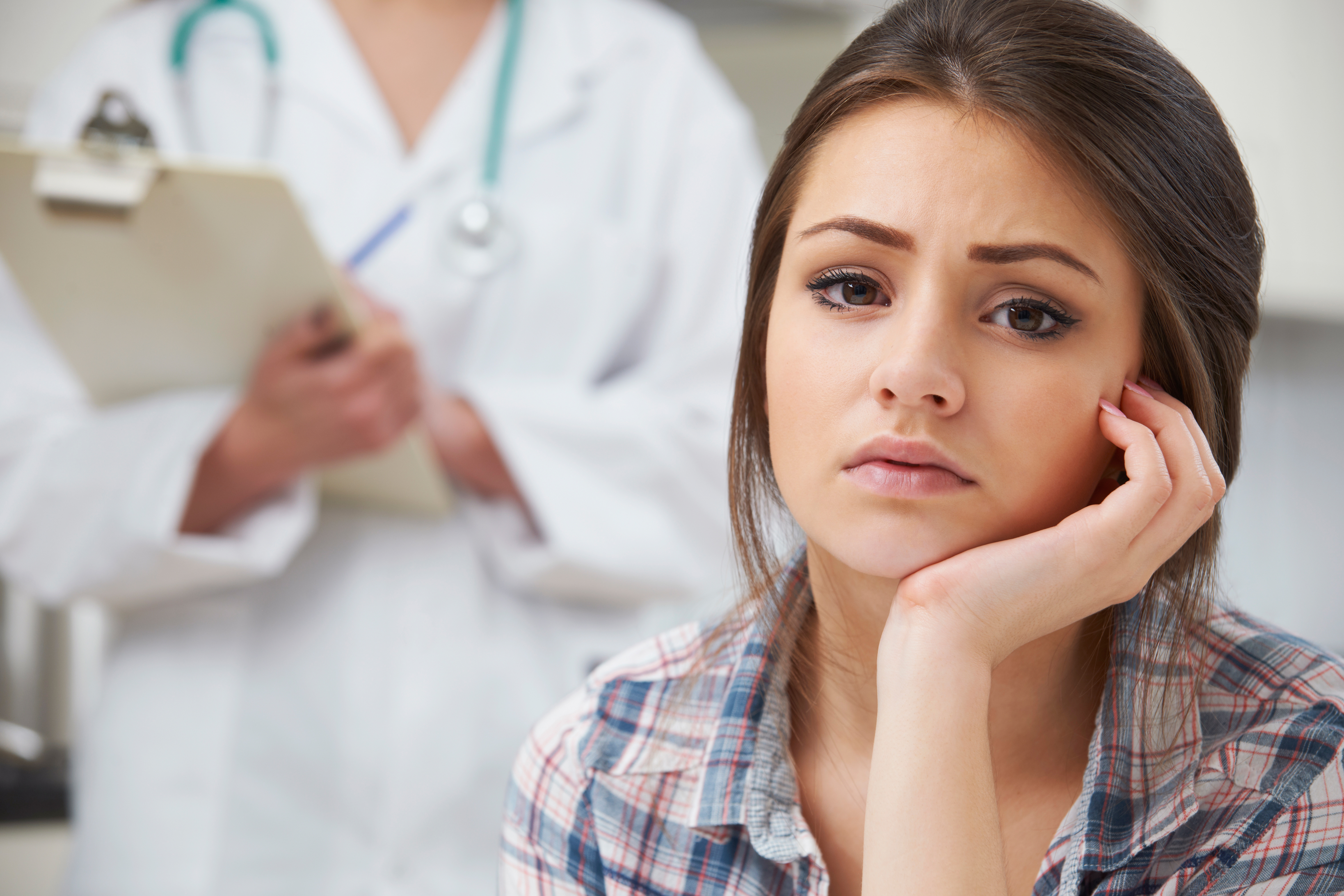 La toute première exposition à l'œstrogène pourrait être le point de départ de la migraine chez certaines adolescentes. La toute première exposition à l'œstrogène pourrait être le point de départ de la migraine chez certaines adolescentes.