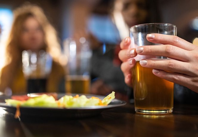 La consommation excessive d'alcool peut être plus dommageable pour les femmes