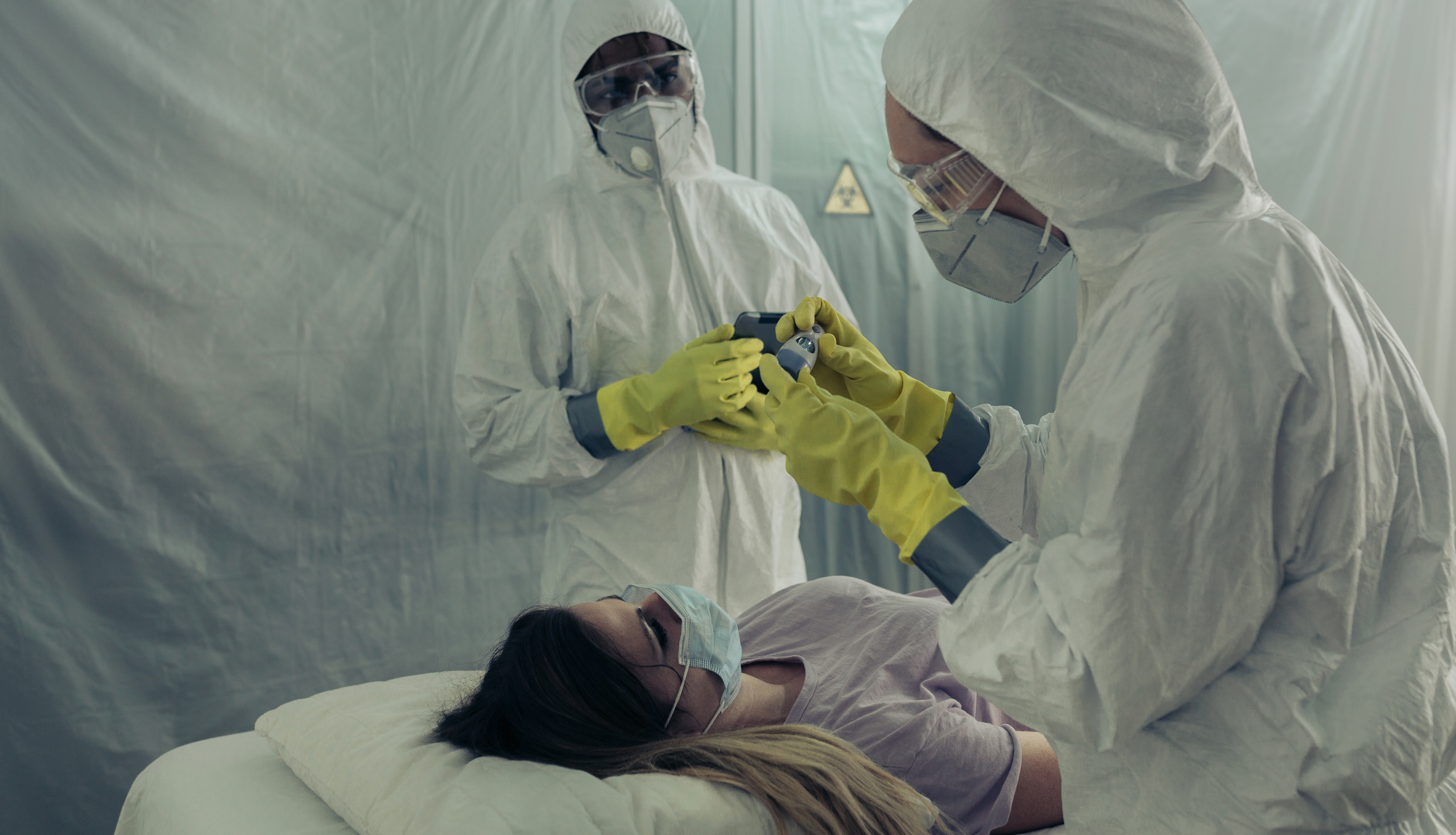 Le remdesivir prévient l’infection à un autre coronavirus, le MERS-CoV, s’il est administré avant exposition et réduit les symptômes en cas d’administration rapidement après l’infection. Le remdesivir prévient l’infection à un autre coronavirus, le MERS-CoV, s’il est administré avant exposition et réduit les symptômes en cas d’administration rapidement après l’infection.