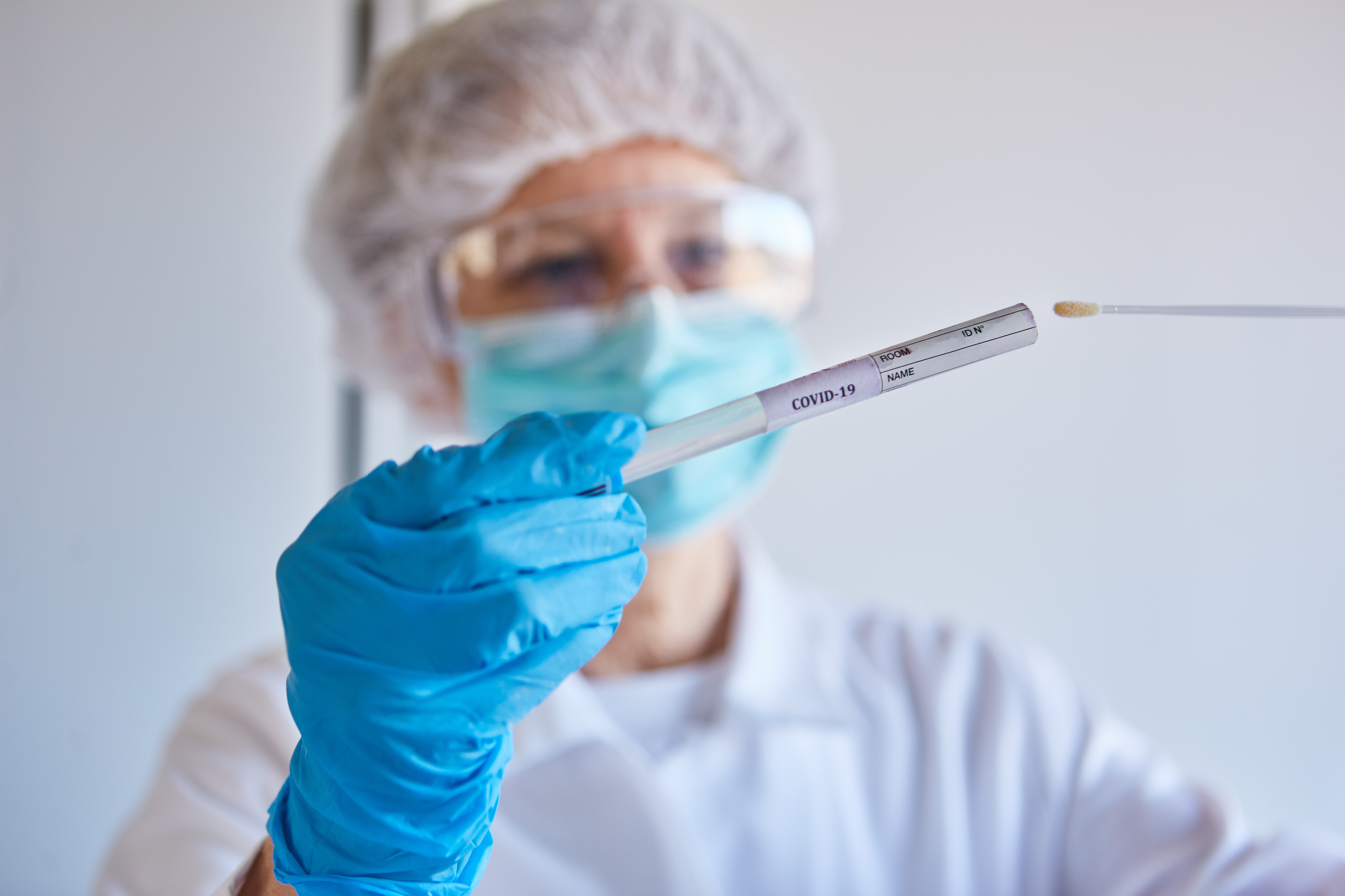 La charge virale pourrait être un marqueur « de substitution » et de « contagiosité » chez les patients peu symptomatiques (Visuel Adobe Stock 334179763) La charge virale pourrait être un marqueur « de substitution » et de « contagiosité » chez les patients peu symptomatiques (Visuel Adobe Stock 334179763)