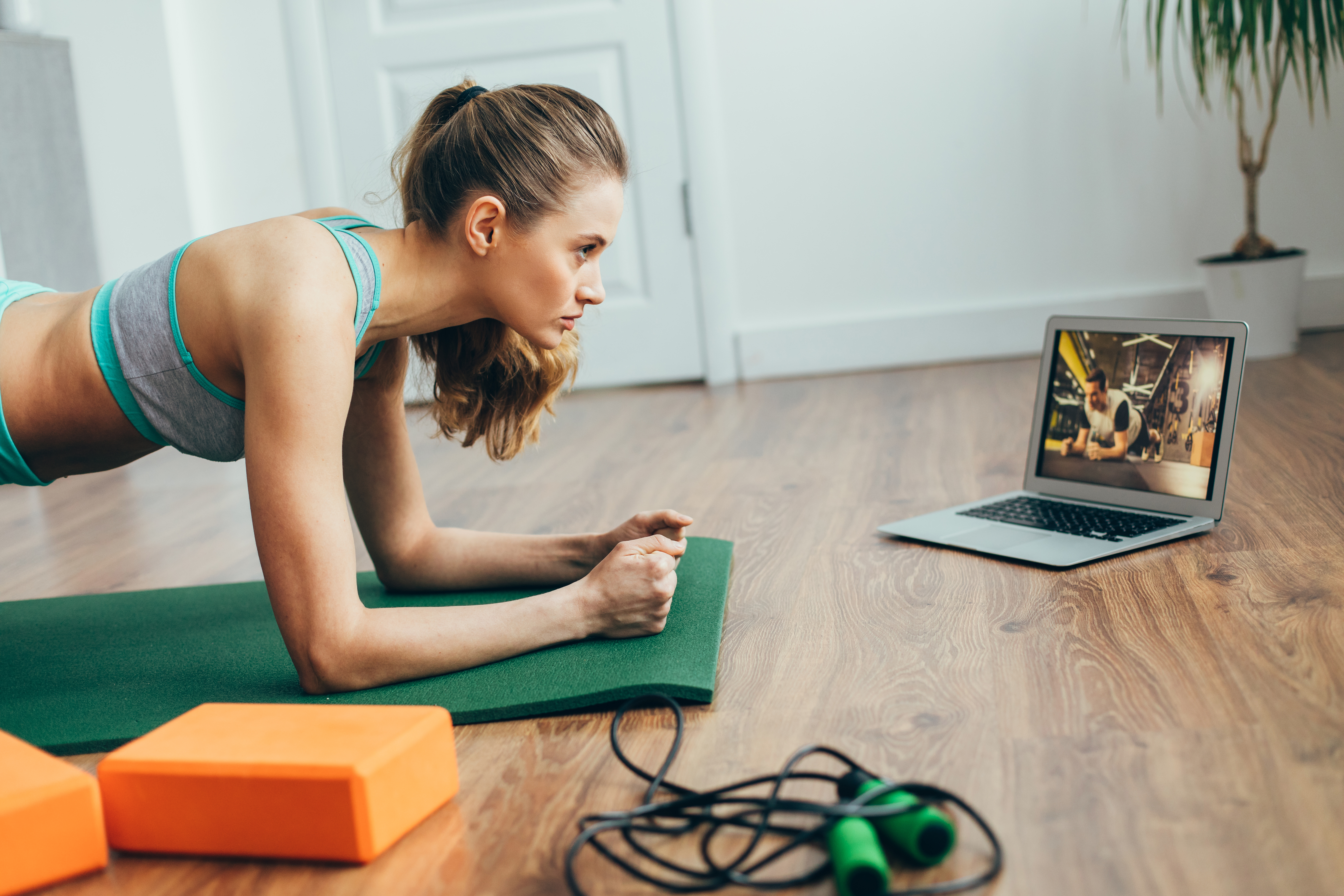 L'exercice se révèle également efficace  à optimiser la récupération après une forme sévère de COVID (Visuel Adobe Stock 250418774)